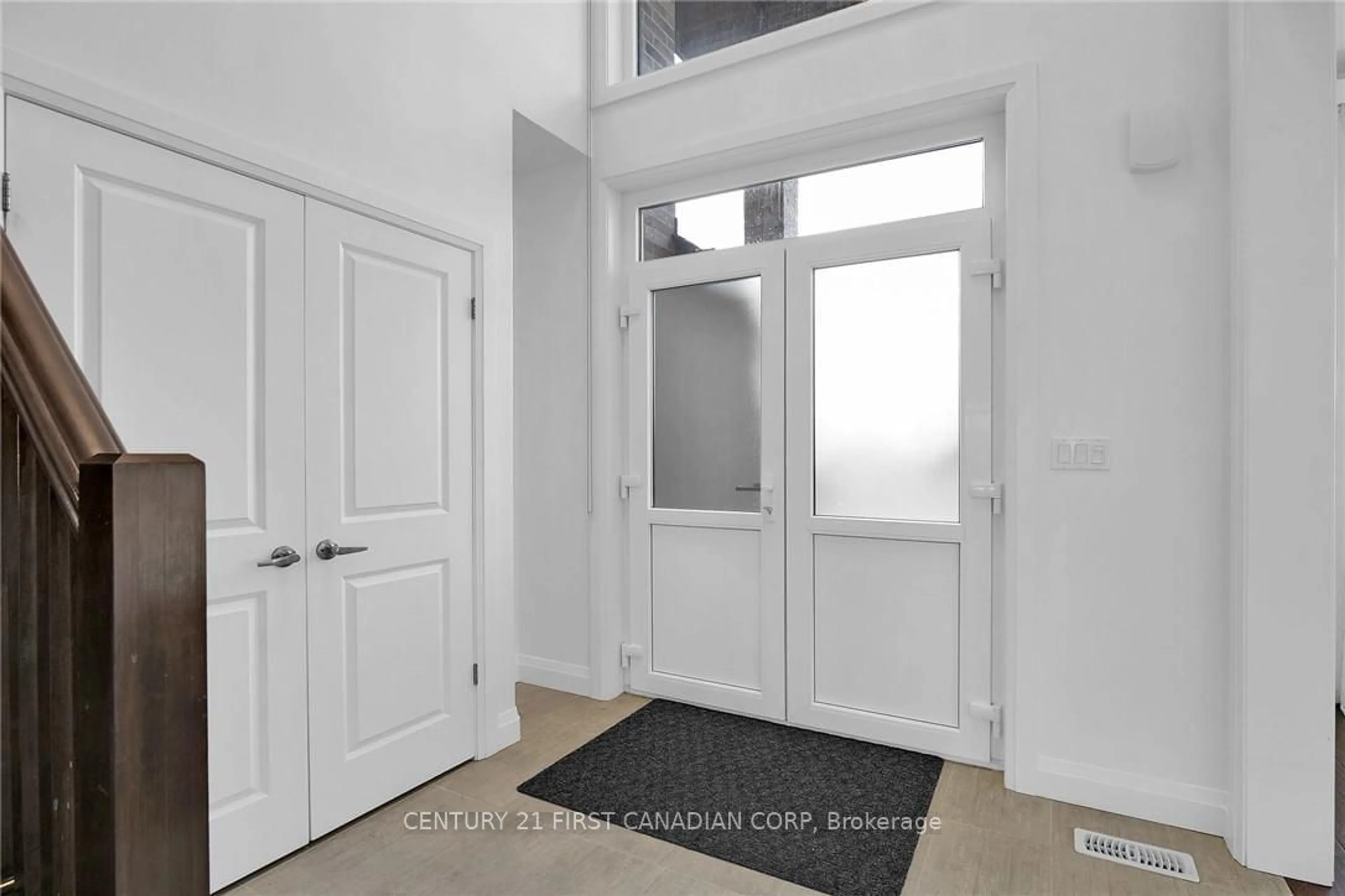 Indoor entryway for 708 JACKPINE Way, London Ontario N5X 0M1