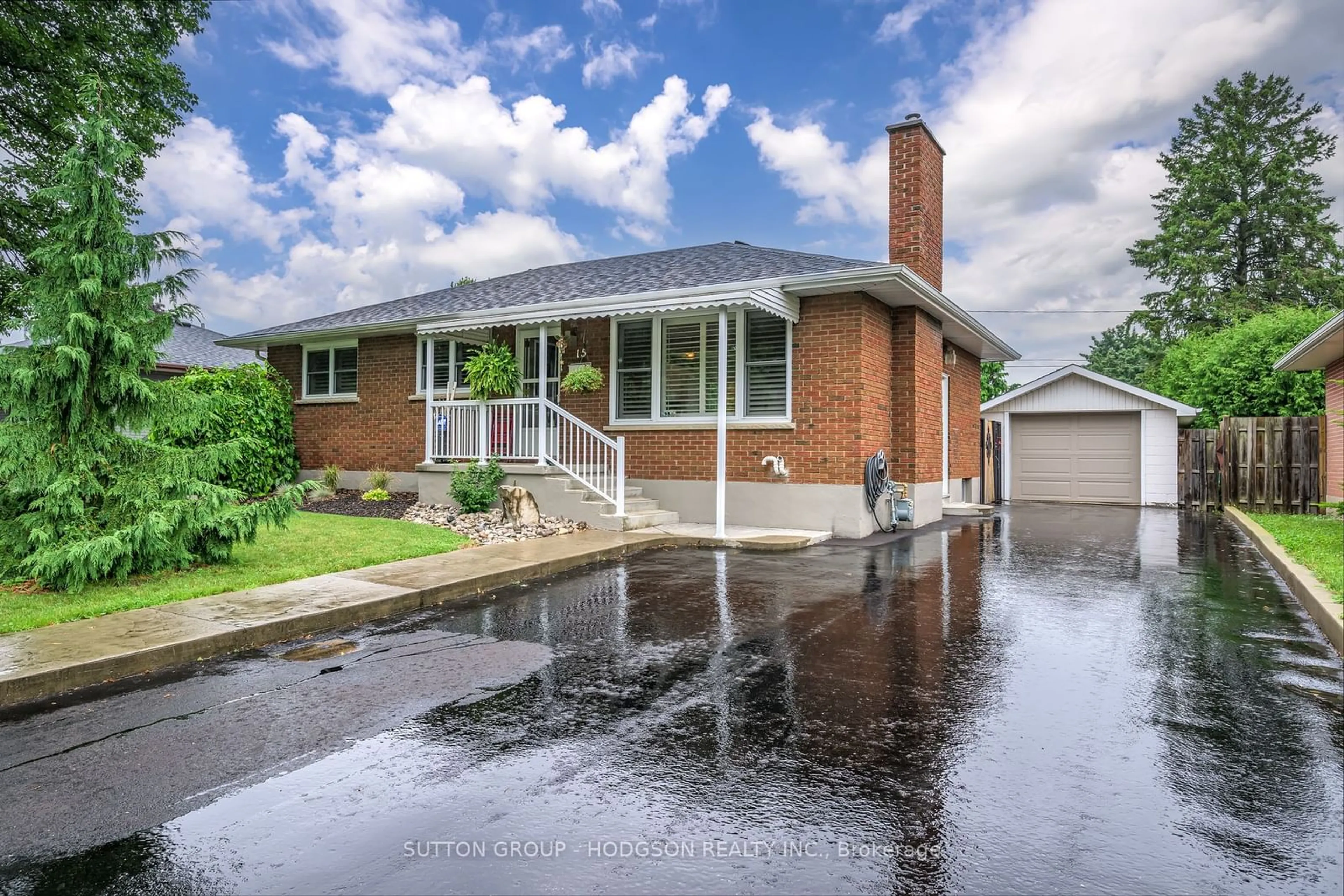 Home with brick exterior material for 15 Eldorado Ave, London Ontario N5W 1S6