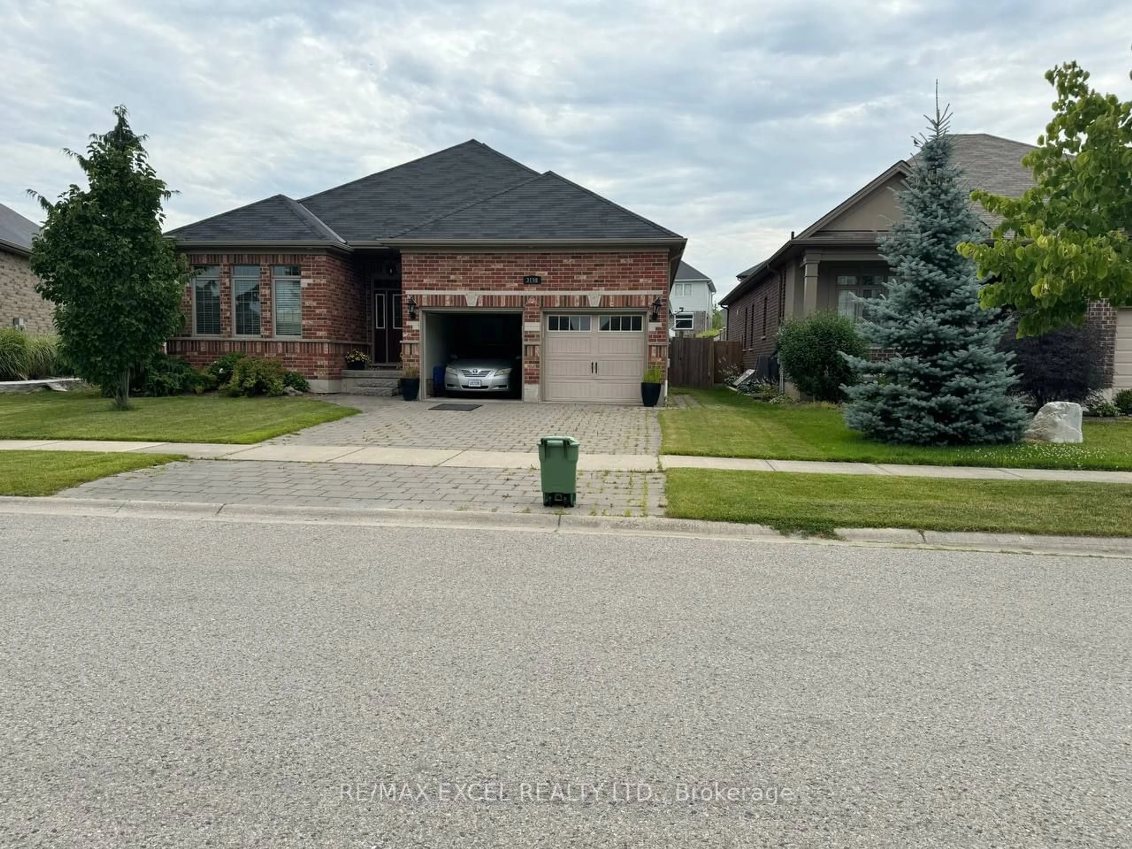 Frontside or backside of a home for 3198 Pincombe Dr, London Ontario N6L 0B4