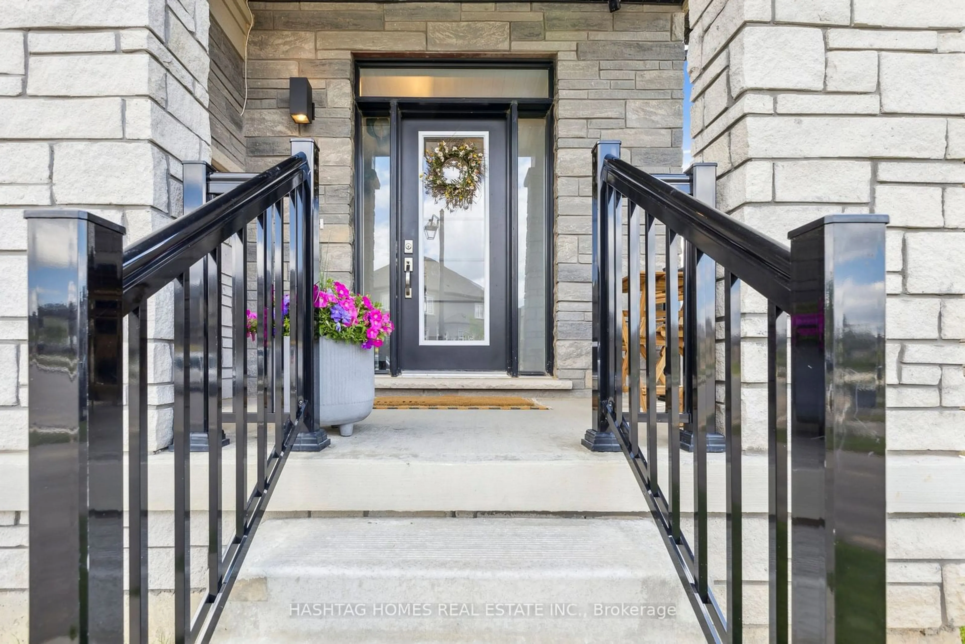 Indoor entryway for 27 Jenner Dr, Brant Ontario N3L 0L2