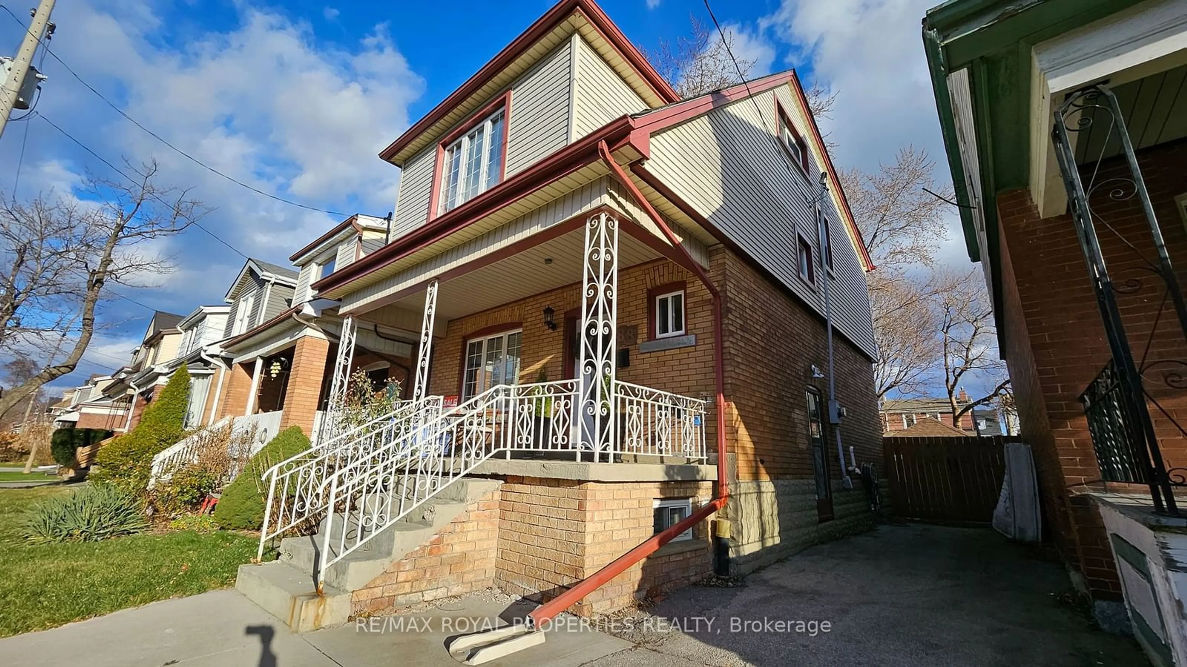 A pic from exterior of the house or condo for 88 Kensington Ave, Hamilton Ontario L8L 7N2