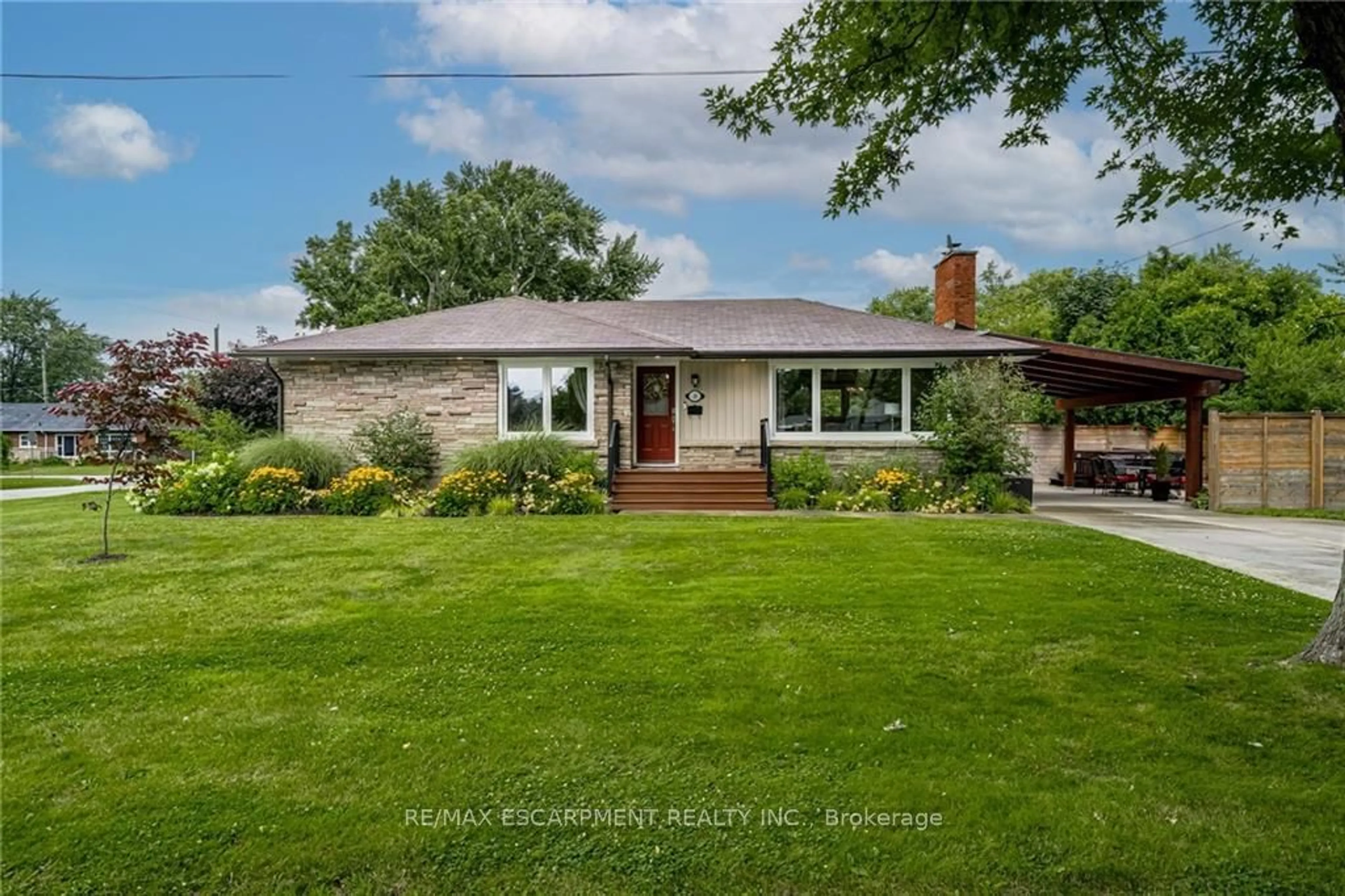 Frontside or backside of a home for 30 Rosewood Ave, Welland Ontario L3C 4A7