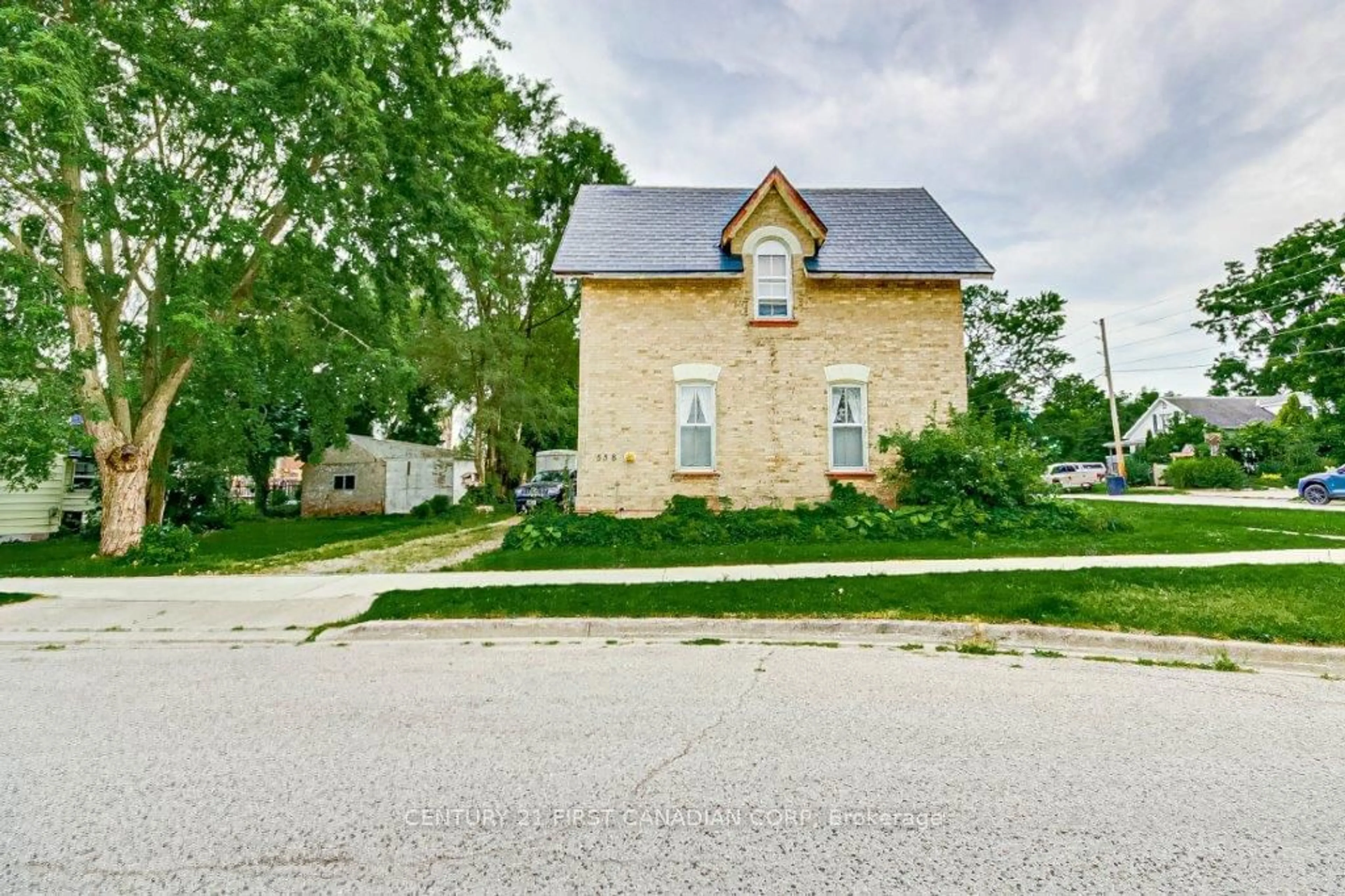 Street view for 558 Niagara St, Plympton-Wyoming Ontario N0N 1T0