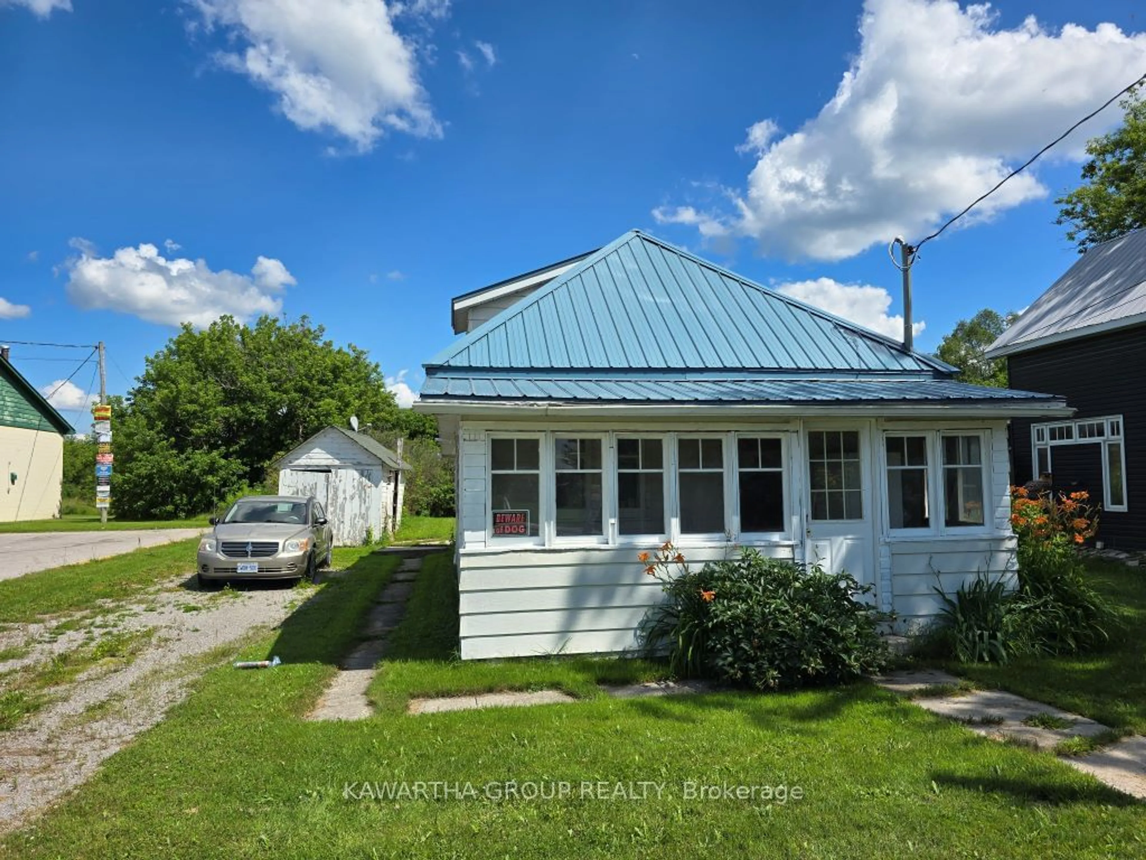 Frontside or backside of a home, cottage for 129 Lindsay St, Kawartha Lakes Ontario K0M 1N0