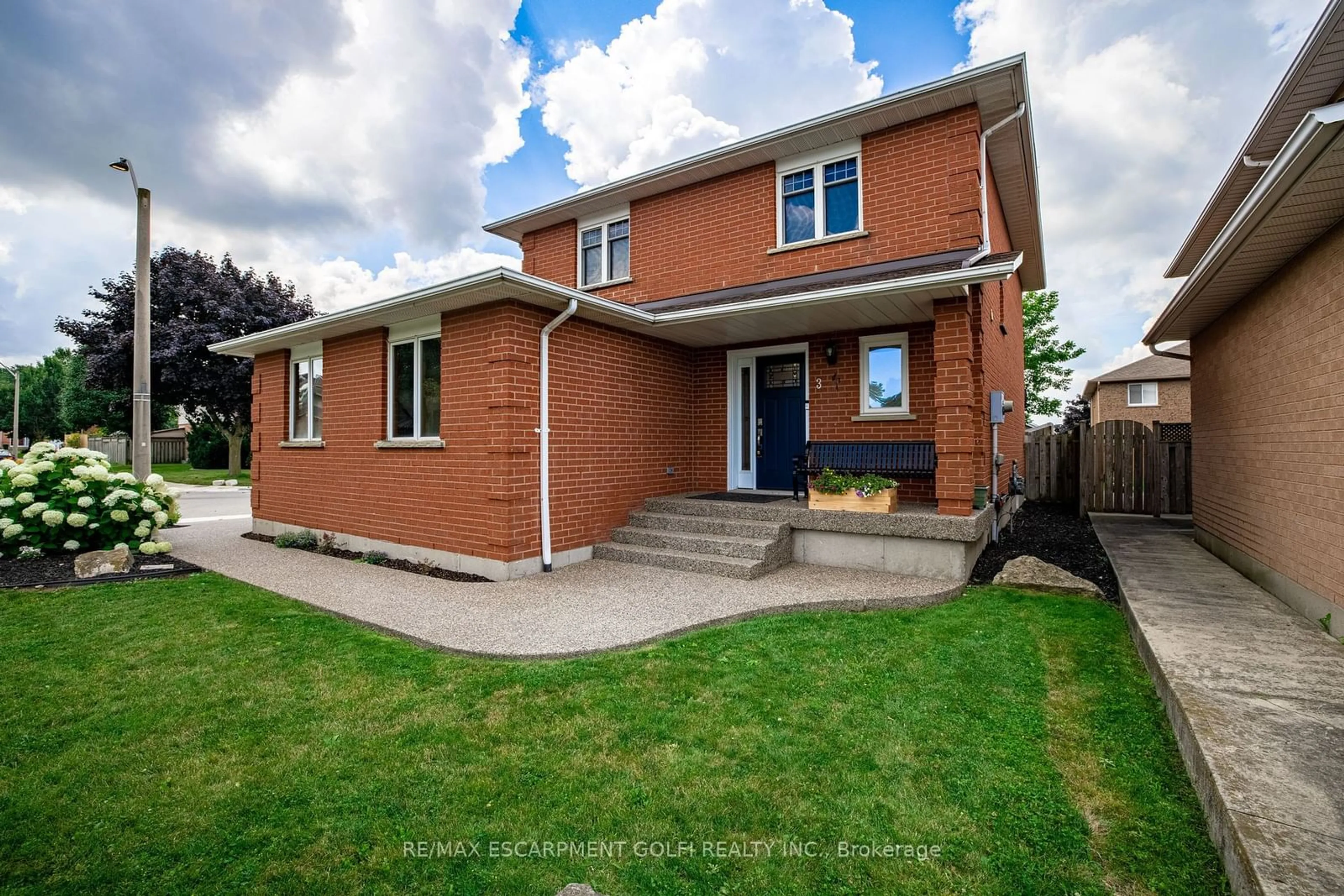 Home with brick exterior material for 3 Benvenuto Cres, Hamilton Ontario L9B 2J7