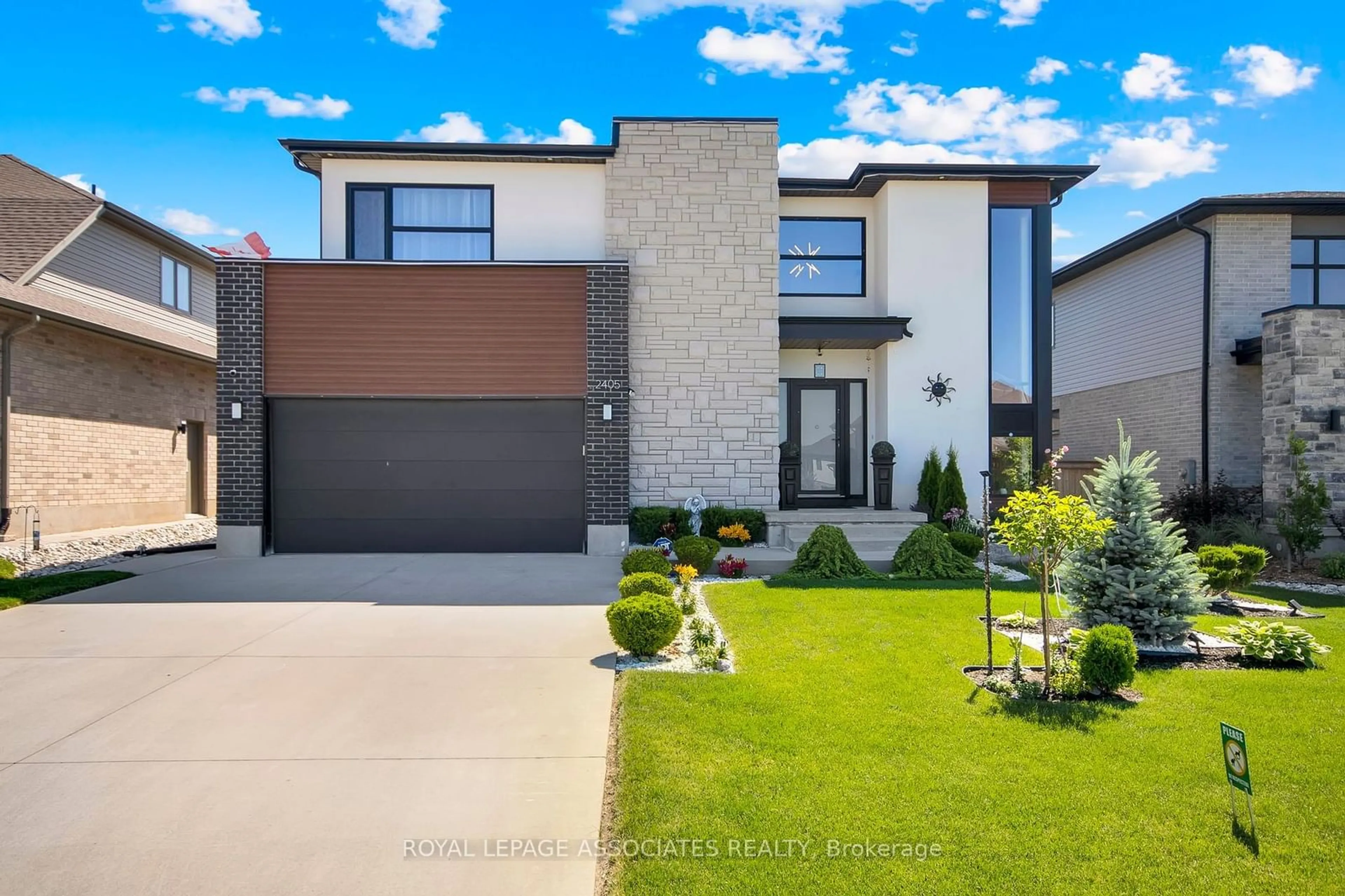 Frontside or backside of a home for 2405 Brayford Cres, London Ontario N6K 0C4