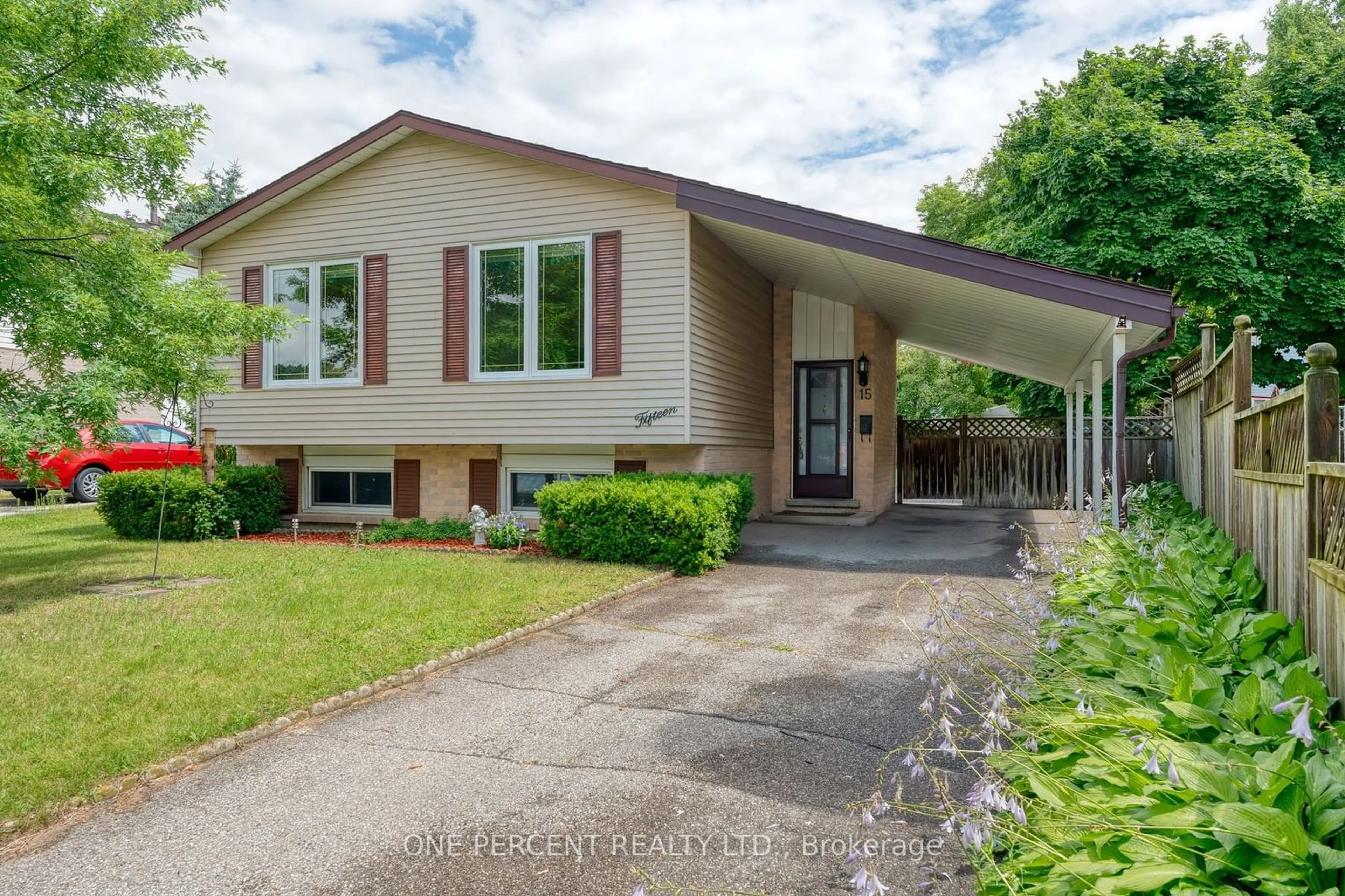 Frontside or backside of a home for 15 Roman Cres, Brantford Ontario N3V 1A2