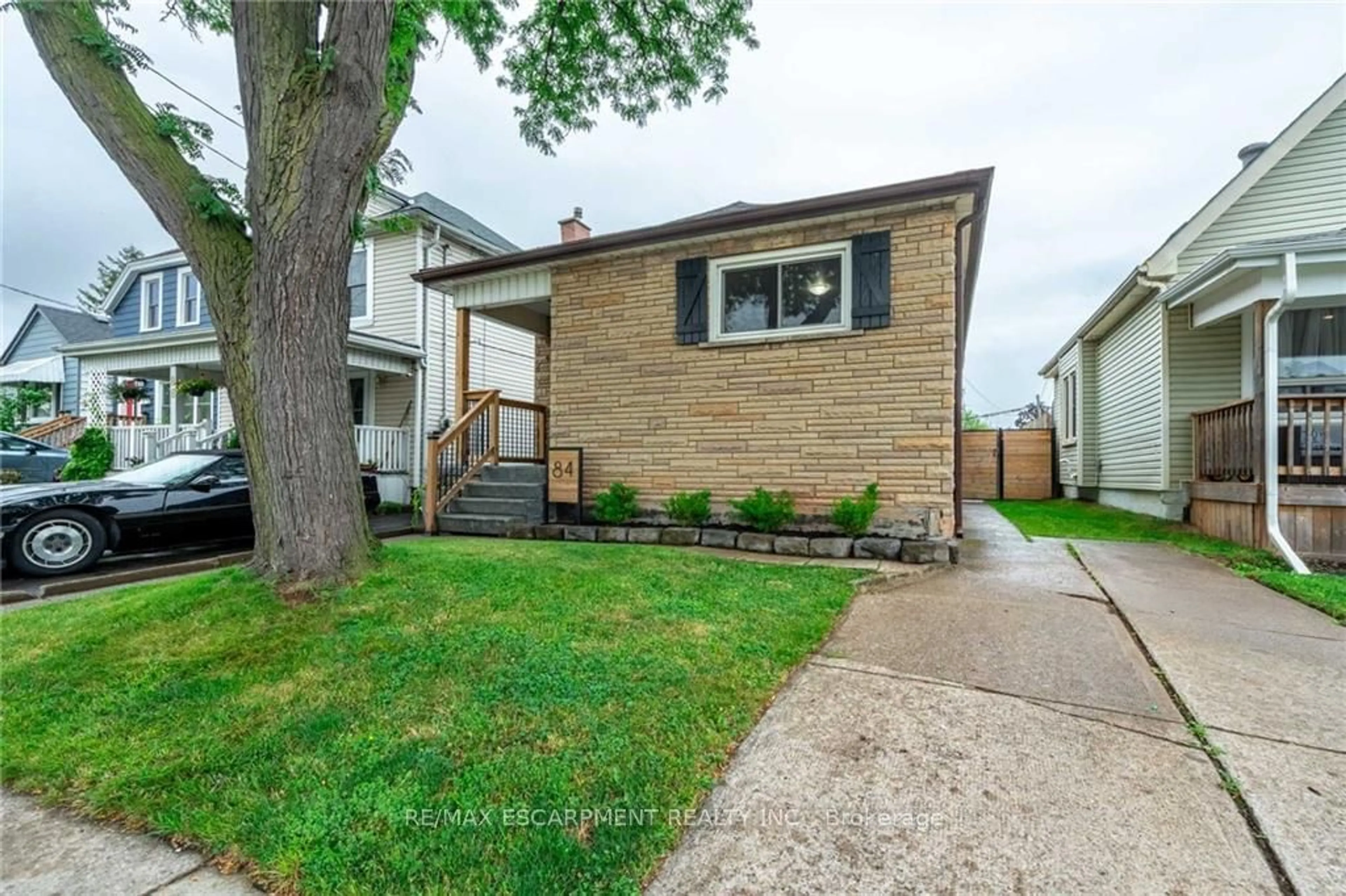Frontside or backside of a home for 84 Houghton Ave, Hamilton Ontario L8H 4L4