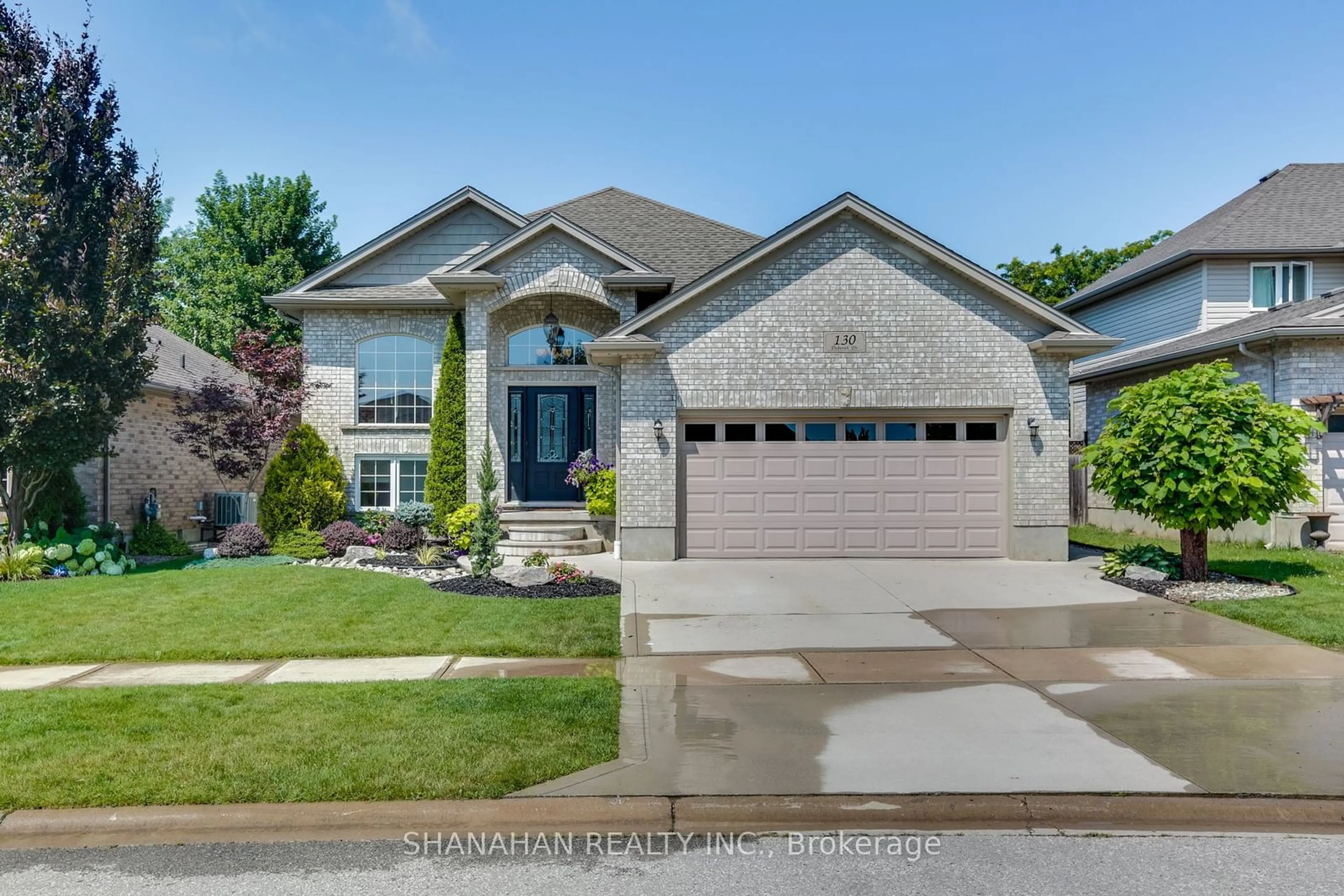 Frontside or backside of a home, the street view for 130 Deborah Dr, Strathroy-Caradoc Ontario N7G 4E2