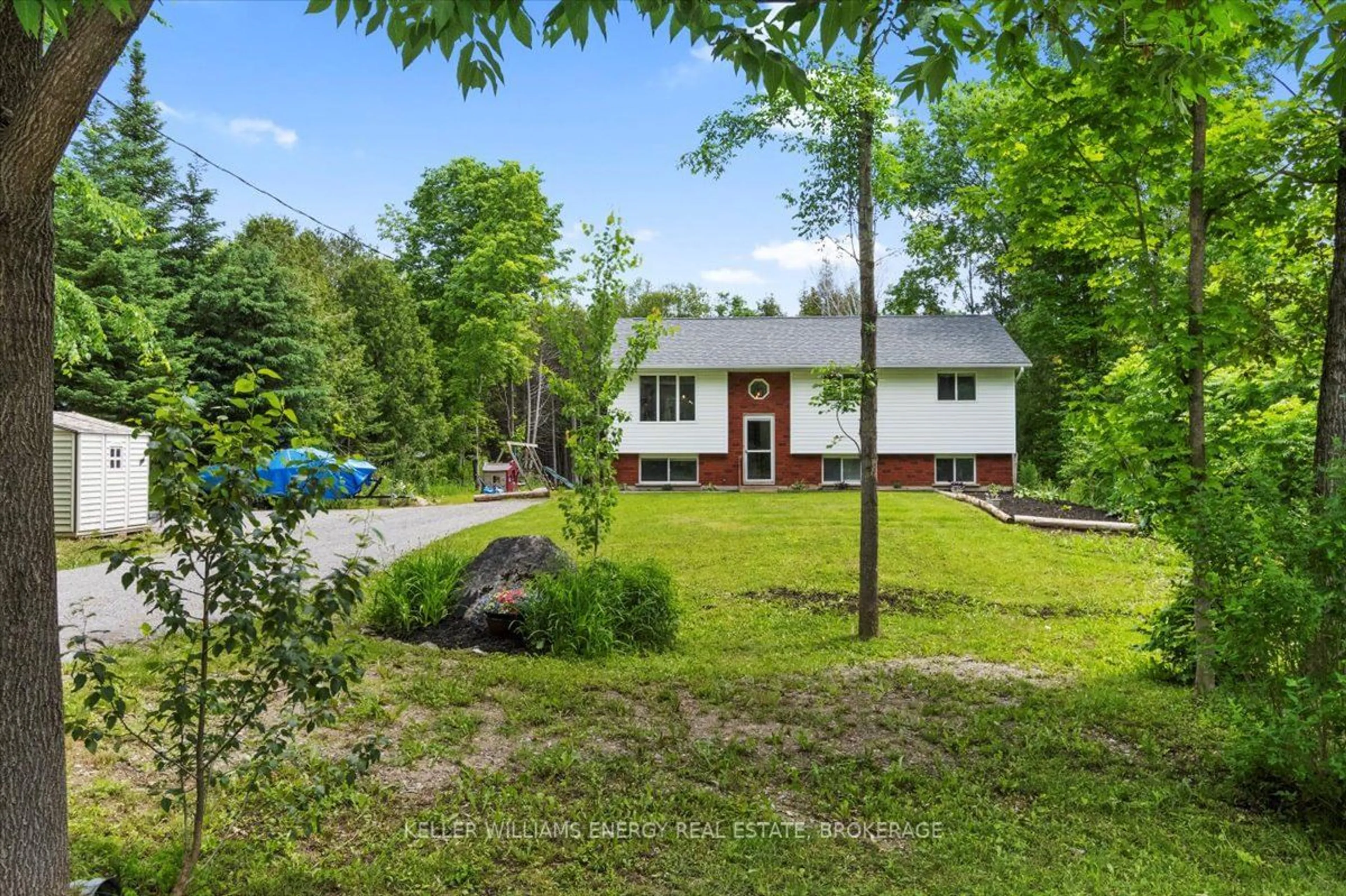 Cottage for 99 Sumcot Dr, Galway-Cavendish and Harvey Ontario K0L 1R0