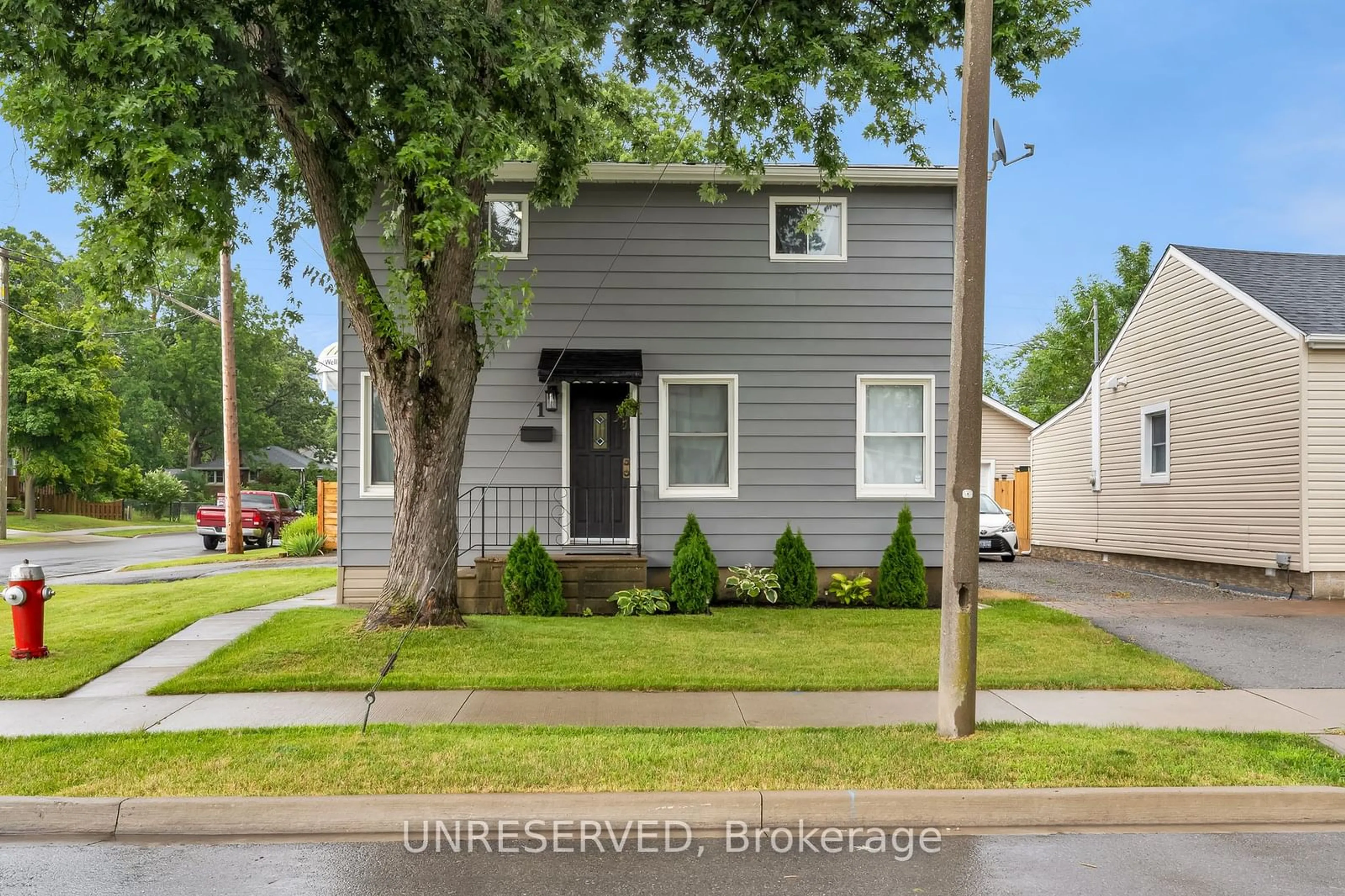 Frontside or backside of a home for 1 Bishop Rd, Welland Ontario L3B 2V4