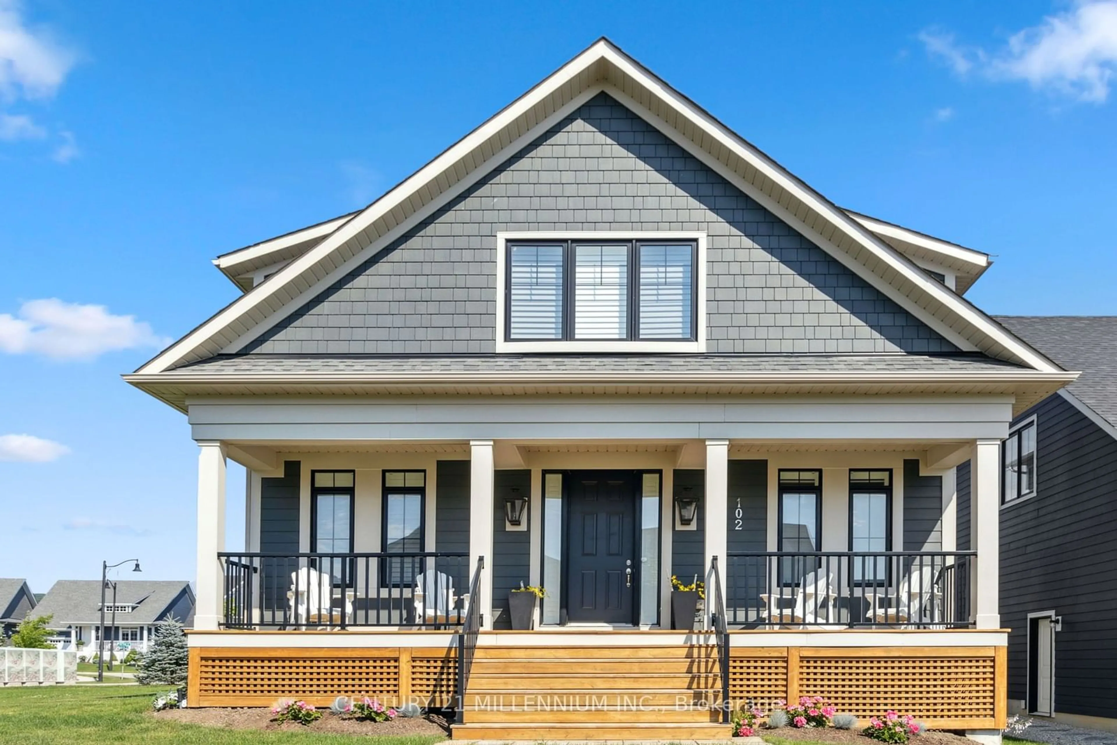 Home with vinyl exterior material for 102 White Oak Cres, Blue Mountains Ontario L9Y 0Z3