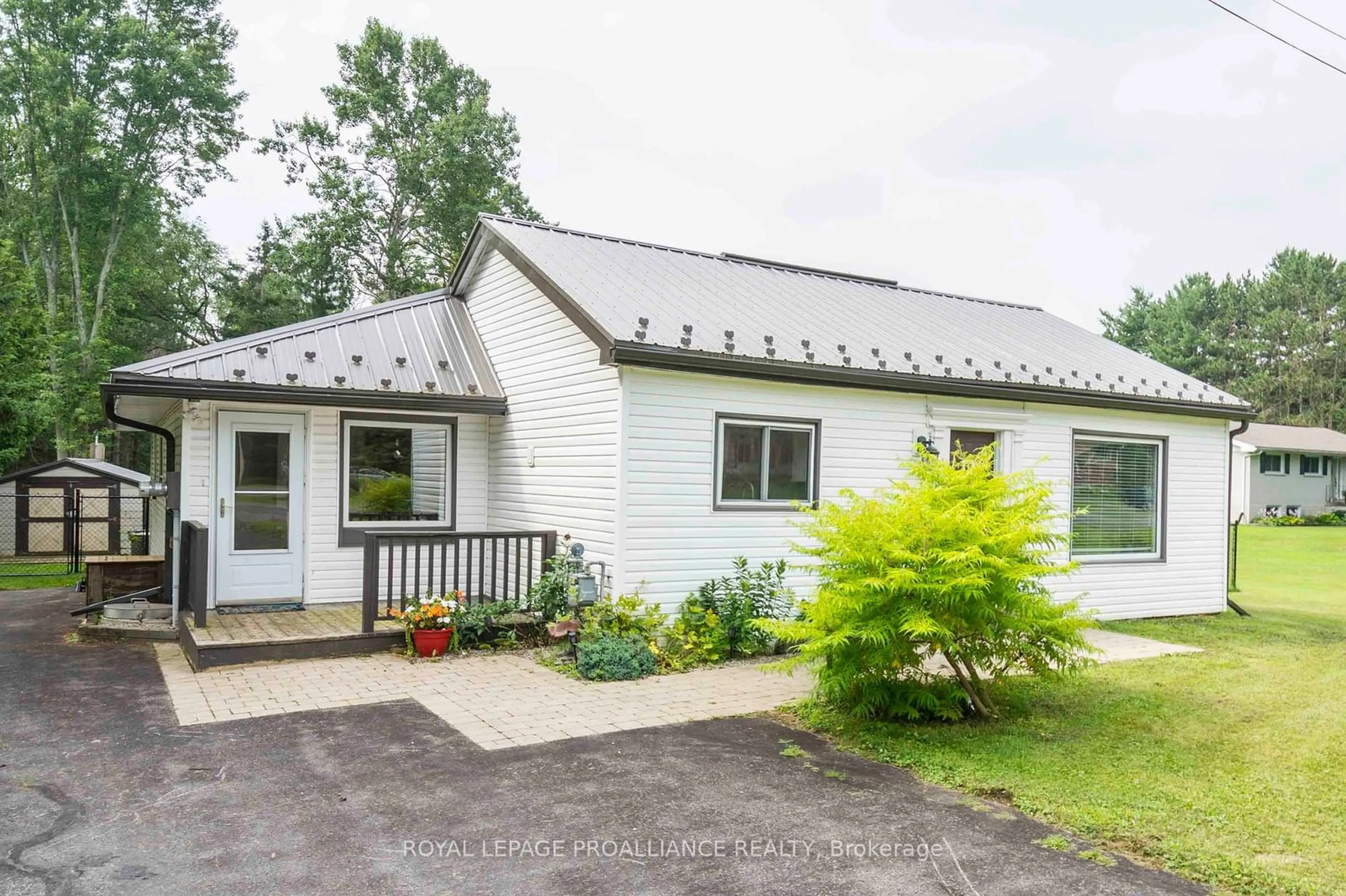 Cottage for 268 Harmony Rd, Belleville Ontario K0K 1V0