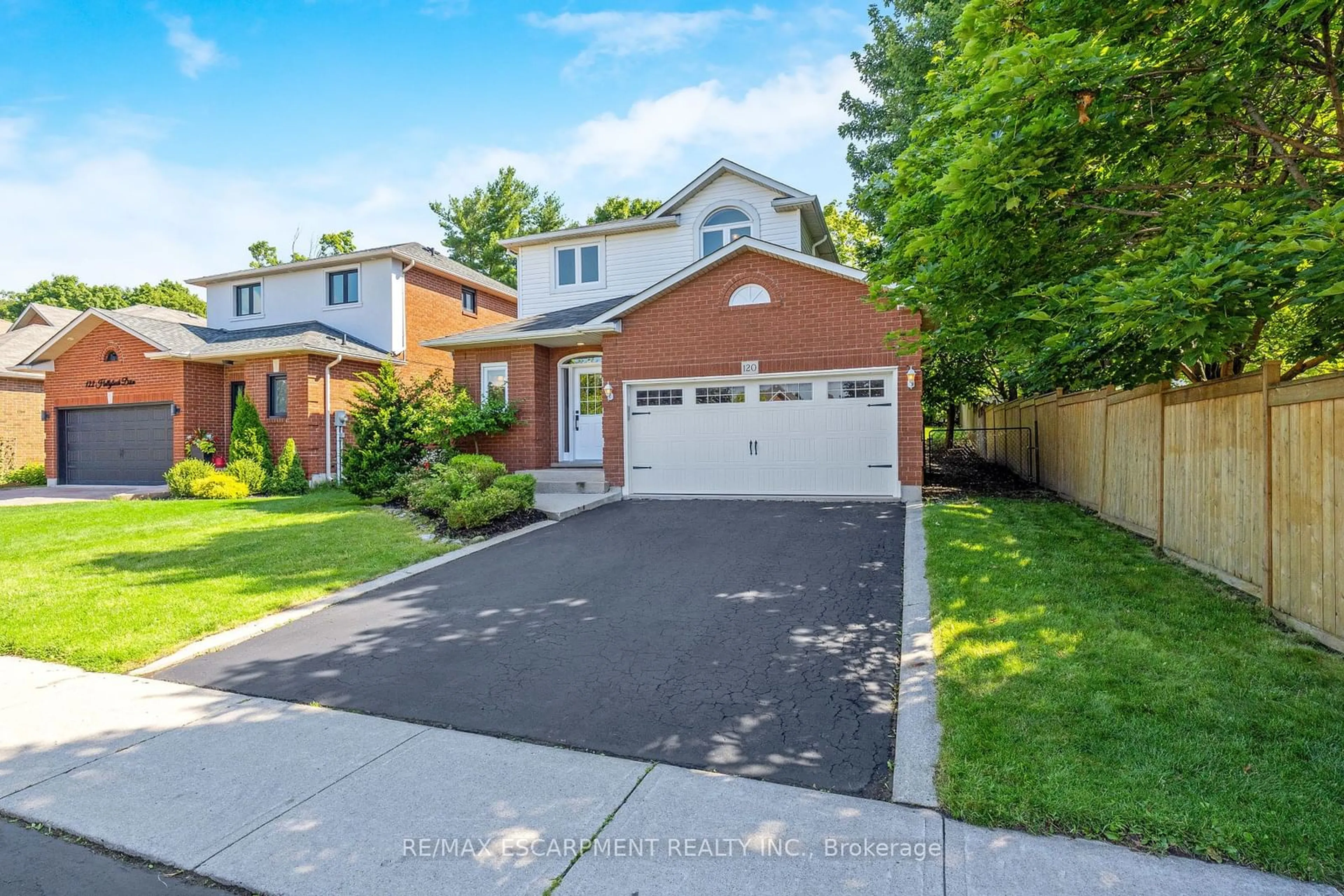 Frontside or backside of a home for 120 Hollybush Dr, Hamilton Ontario L0R 2H5