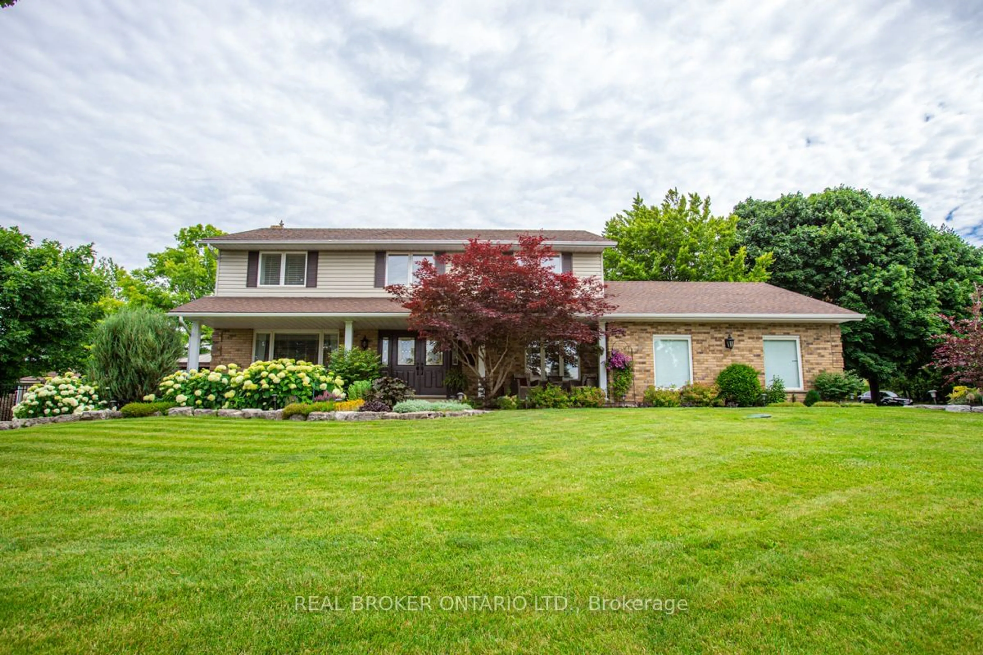 Frontside or backside of a home for 4 Meadowcliff Pl, Waterloo Ontario N0B 2H0