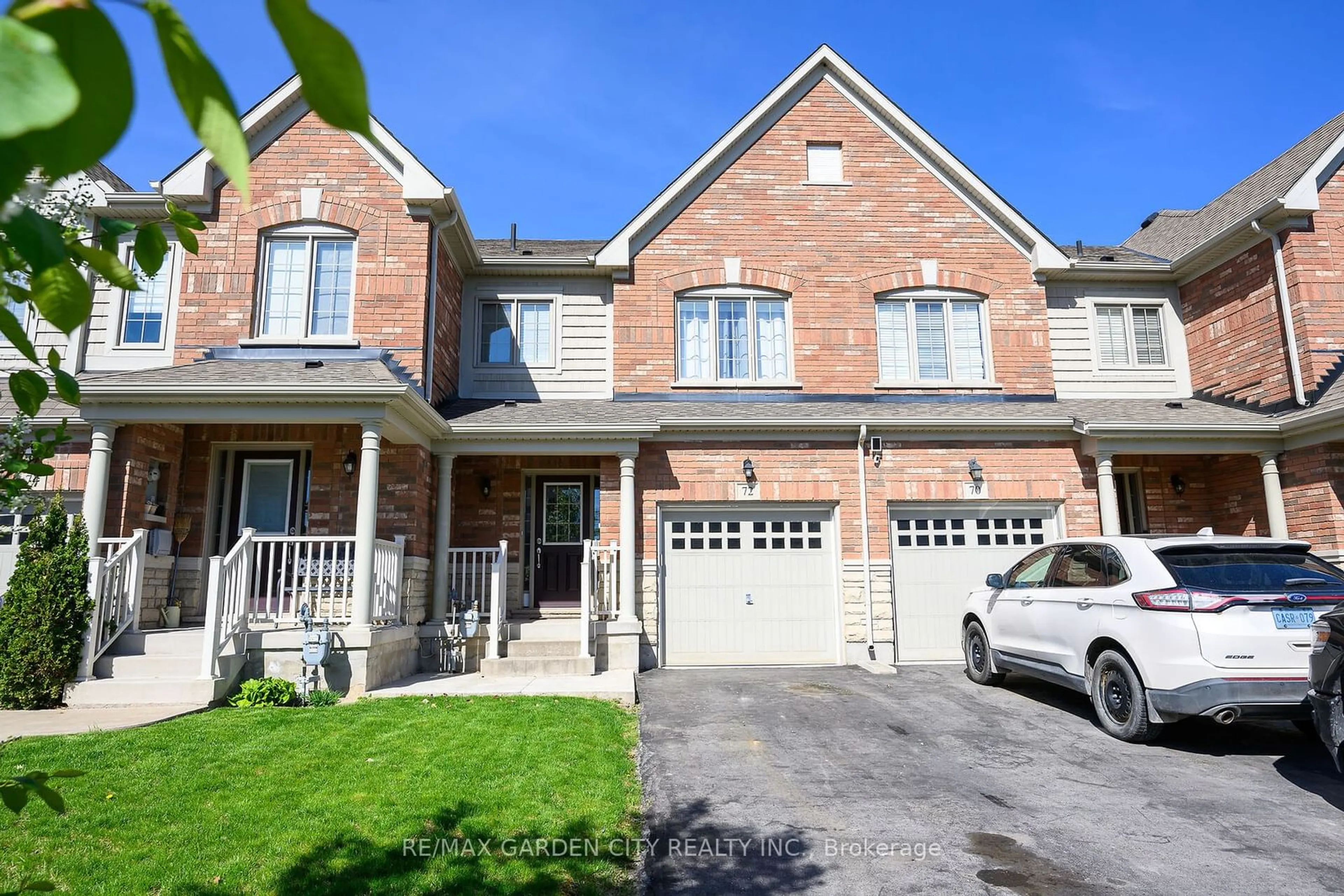 A pic from exterior of the house or condo, the street view for 72 Sunset Way, Thorold Ontario L0S 1A0