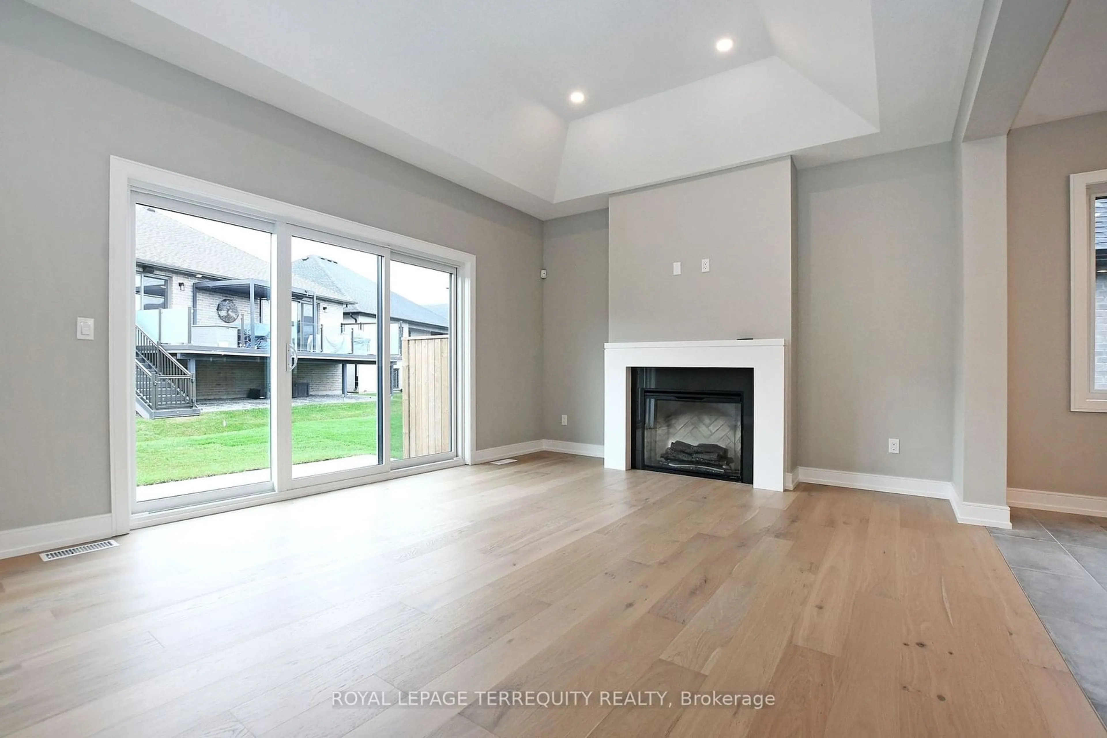 A pic of a room, wood floors for 566 Old Course Tr, Welland Ontario L3B 6G4