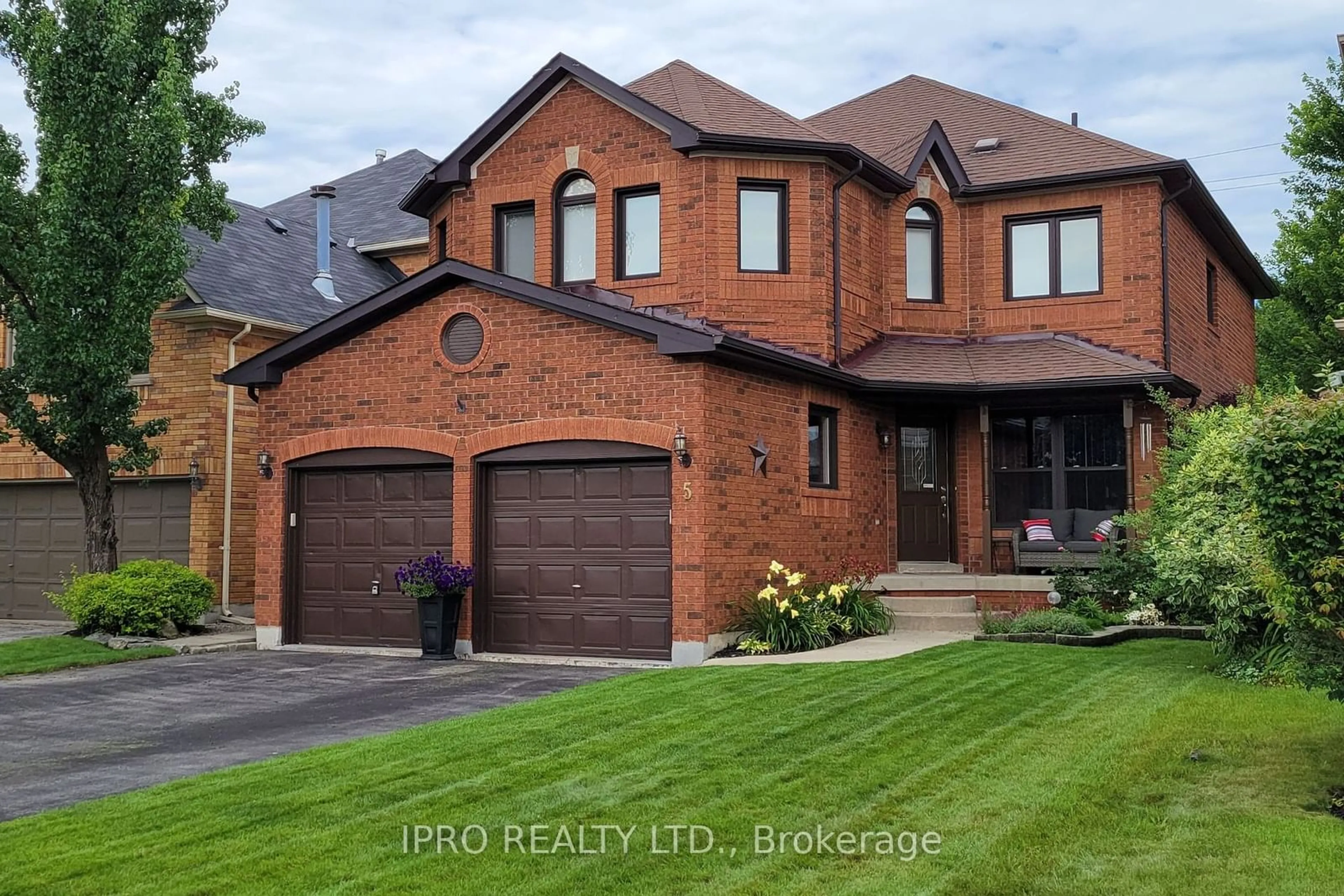 Home with brick exterior material for 5 Chatsworth Cres, Hamilton Ontario L8B 0N6