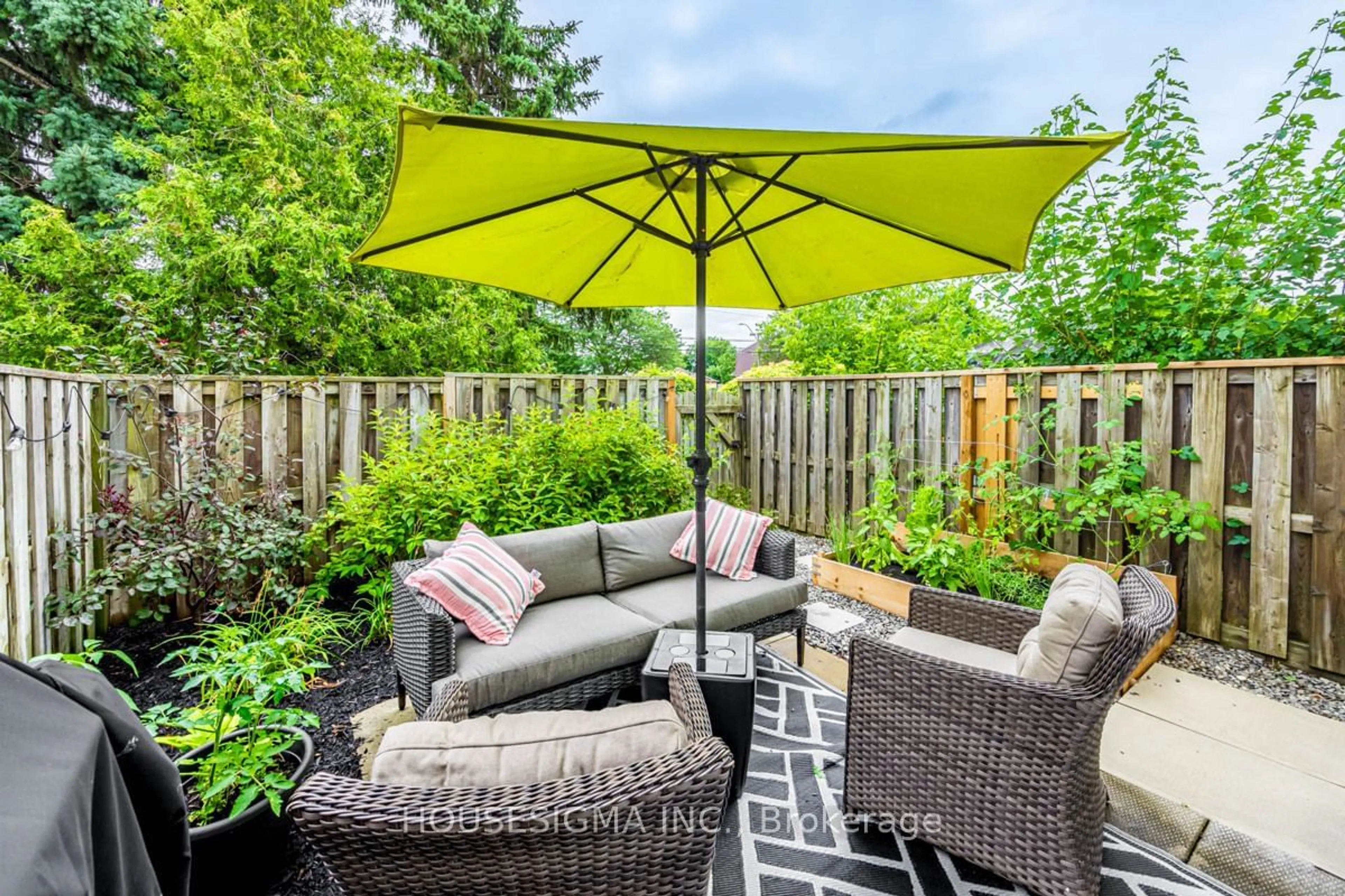 Patio for 120 Quigley Rd #23, Hamilton Ontario L8K 6L4