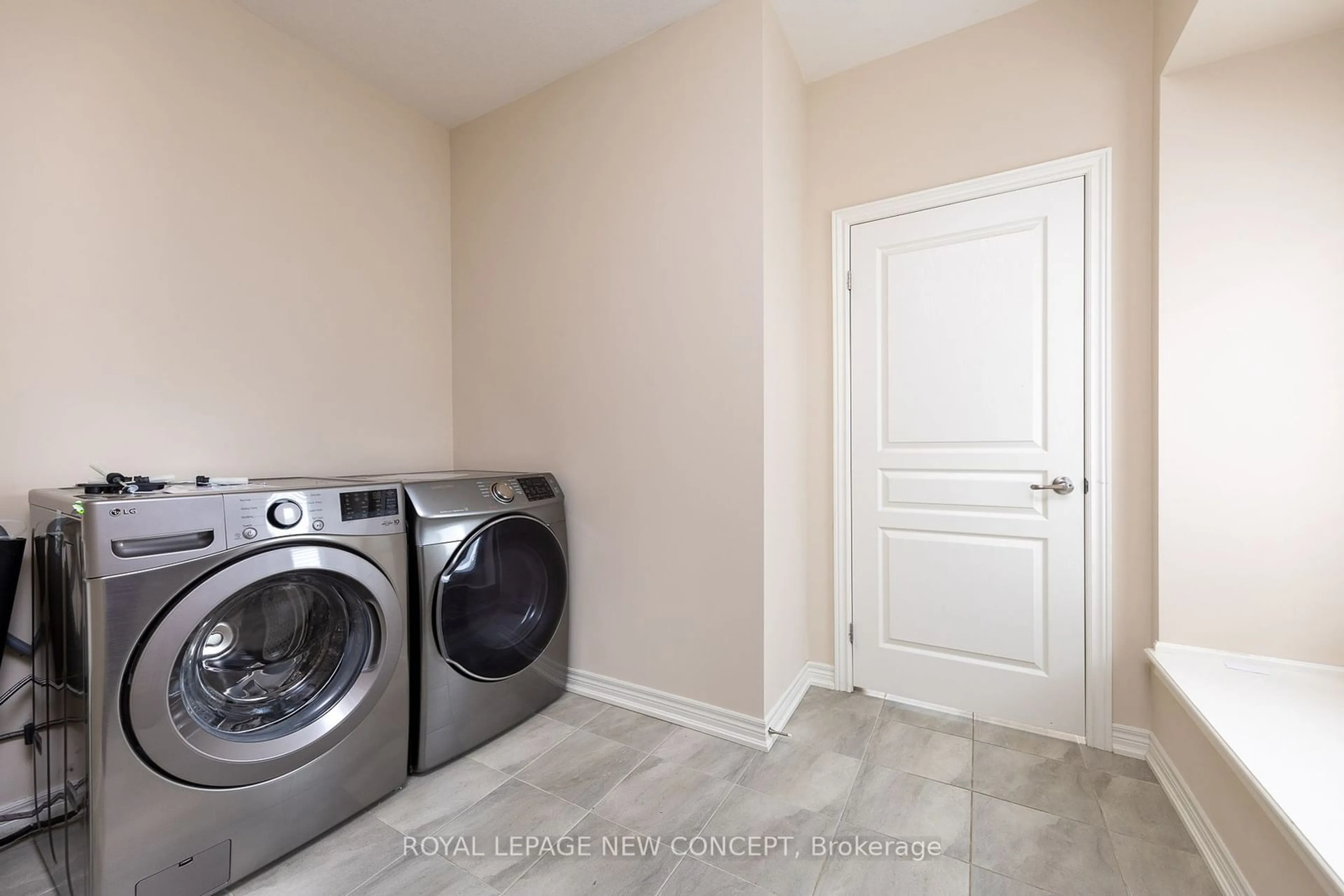 Laundry room for 6028 Eaglewood Dr, Niagara Falls Ontario L2G 0A7
