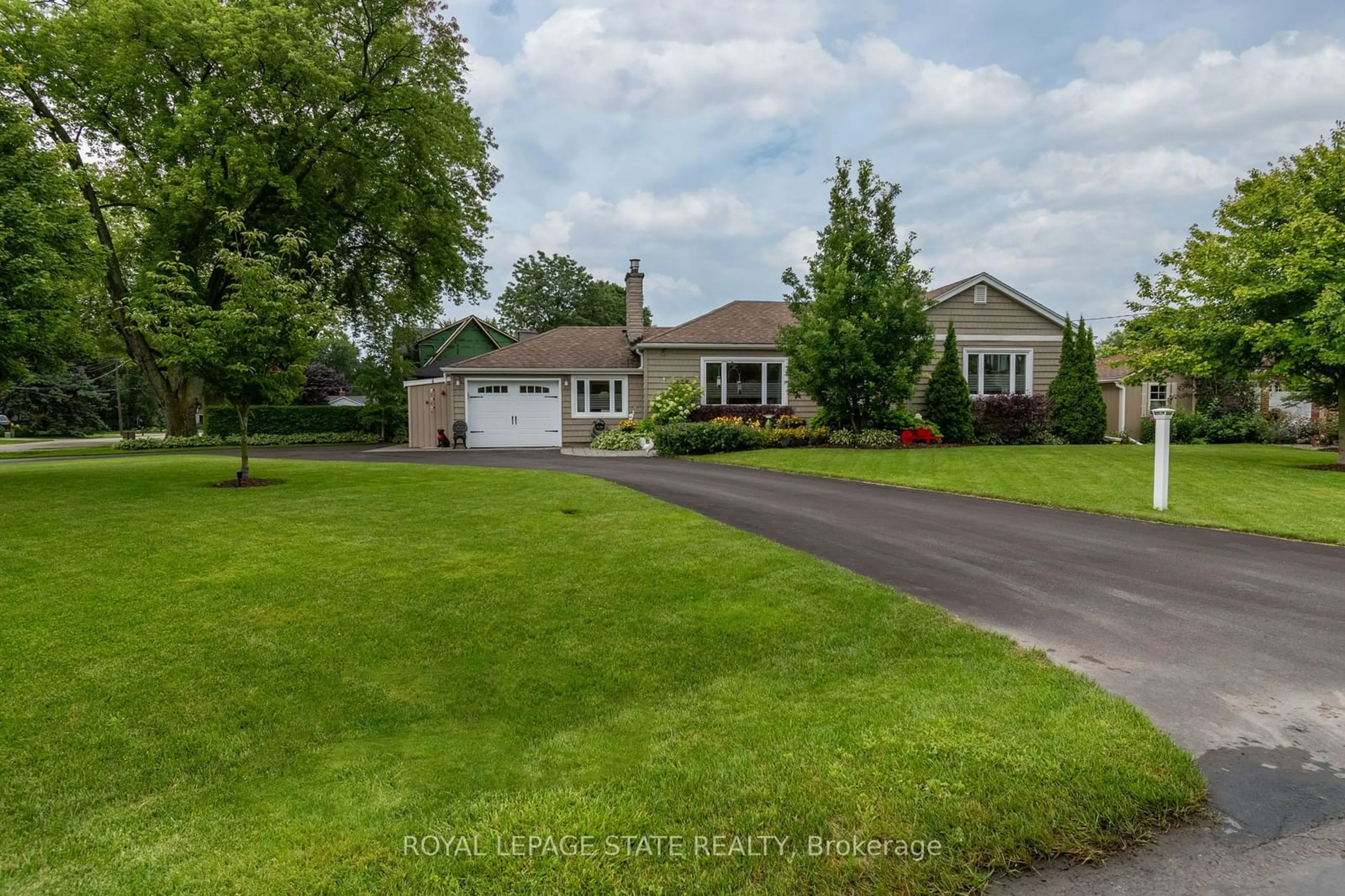 Frontside or backside of a home for 119 Cumming Crt, Hamilton Ontario L9G 1V6