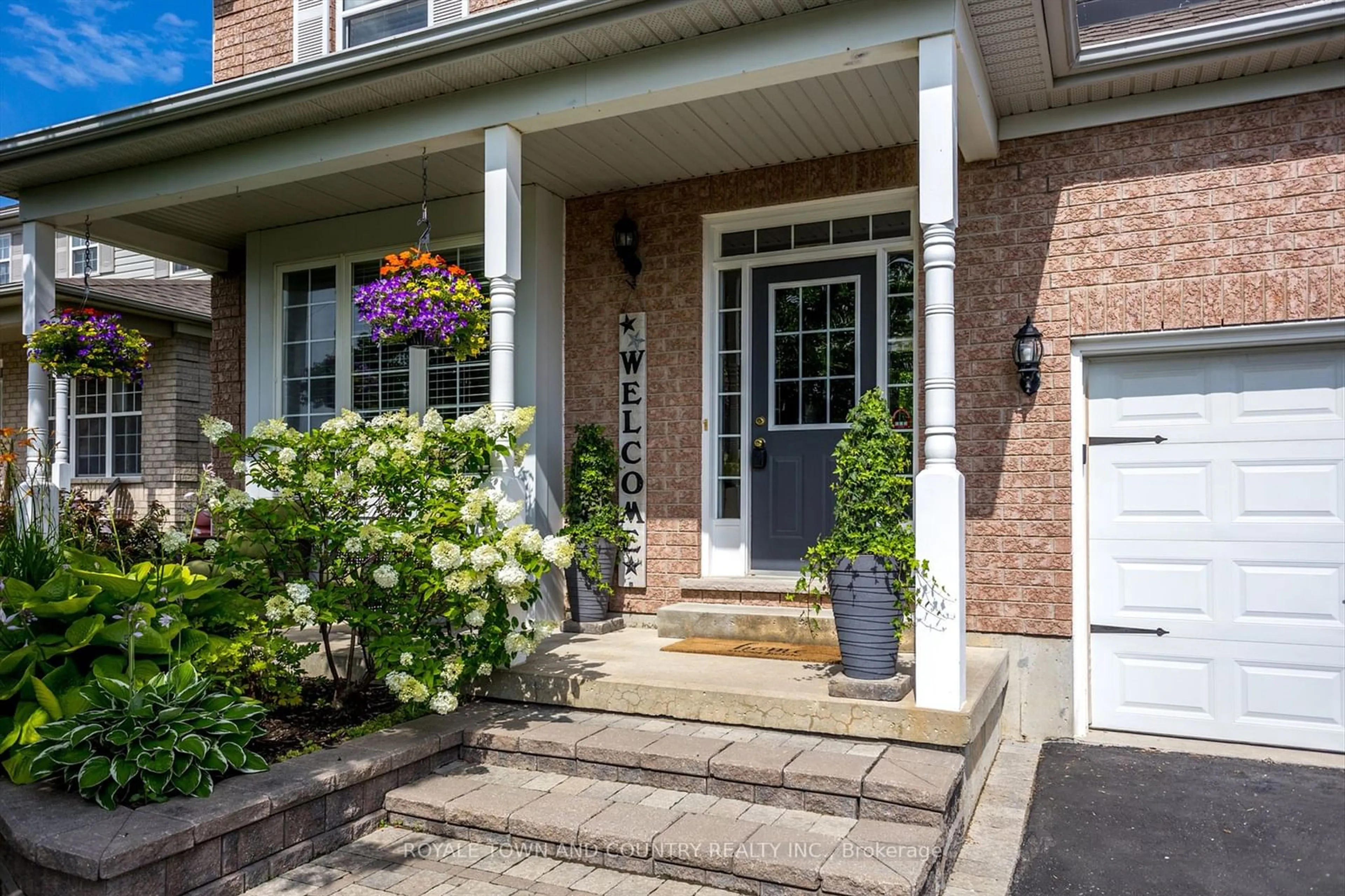 Indoor entryway for 34 Kirkconnell Rd, Kawartha Lakes Ontario K9V 6E7