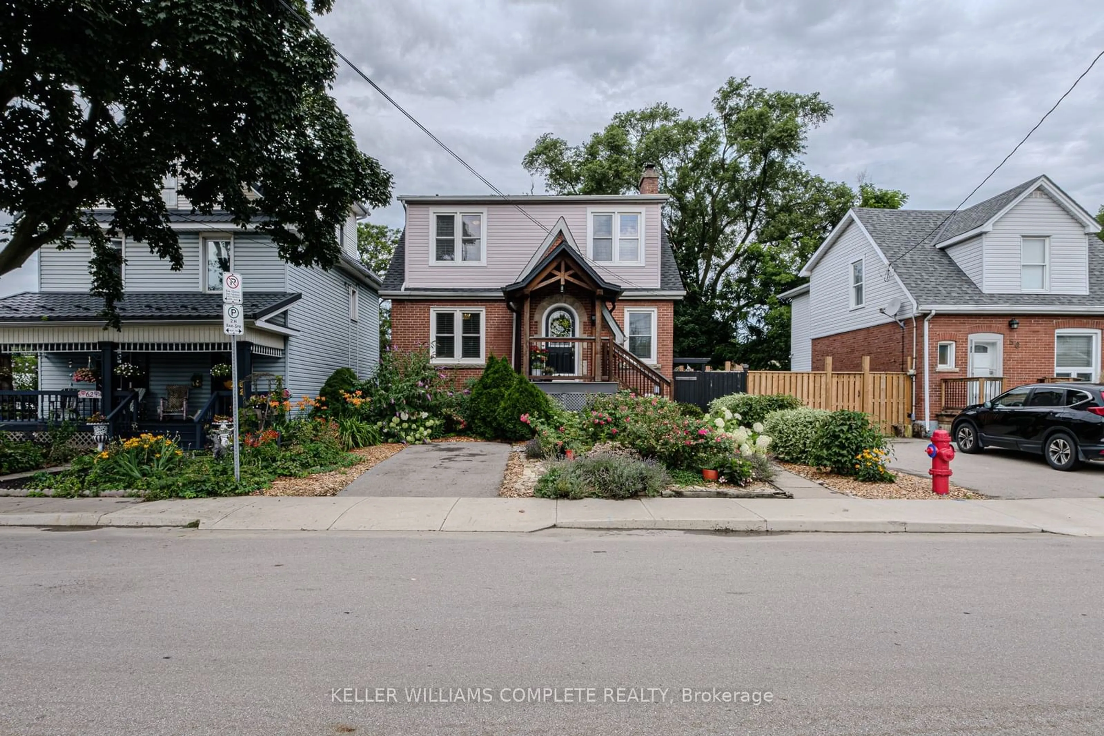 Frontside or backside of a home for 60 East 23rd St, Hamilton Ontario L8V 2W6