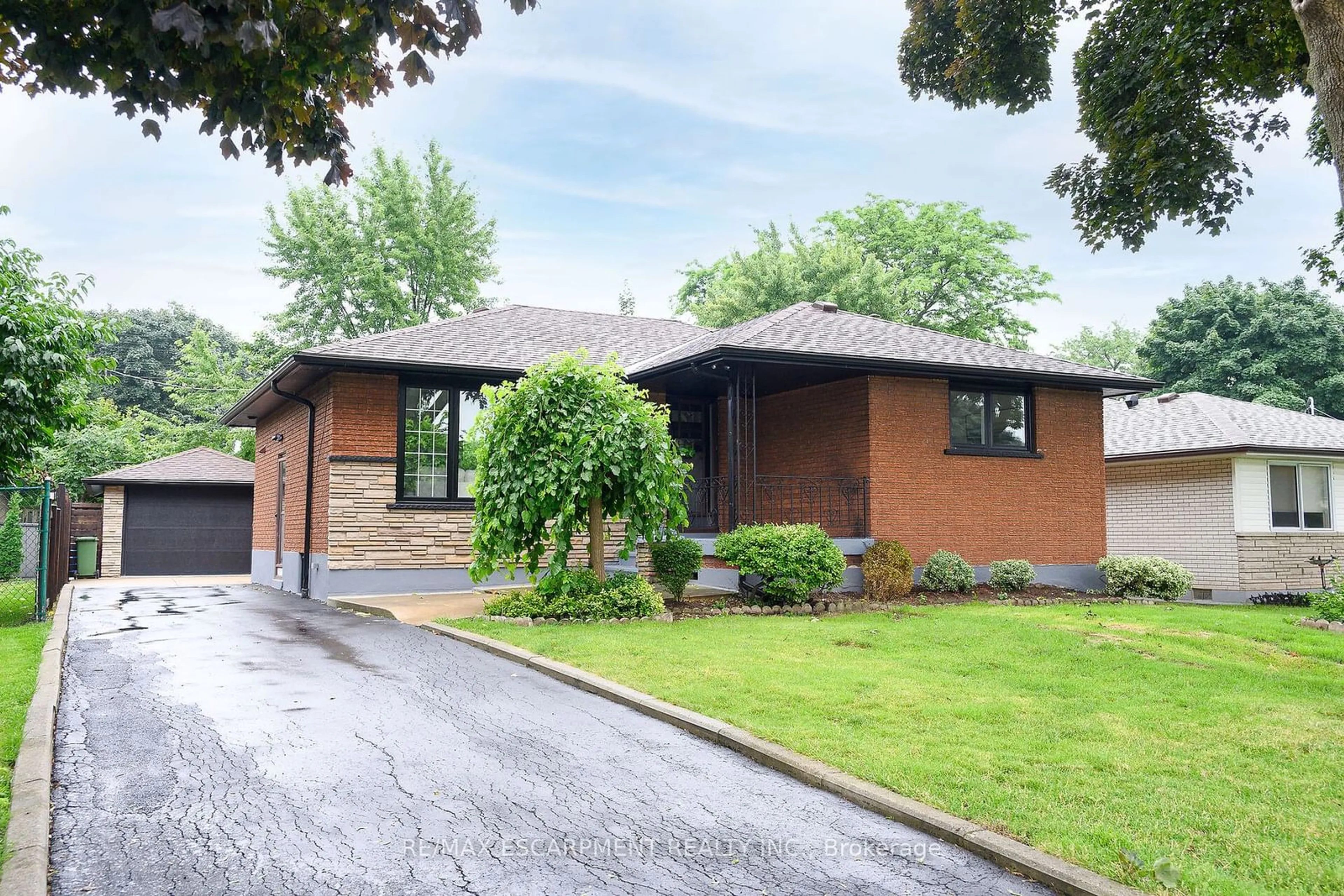 Home with brick exterior material for 87 Cardinal Dr, Hamilton Ontario L9A 4H8