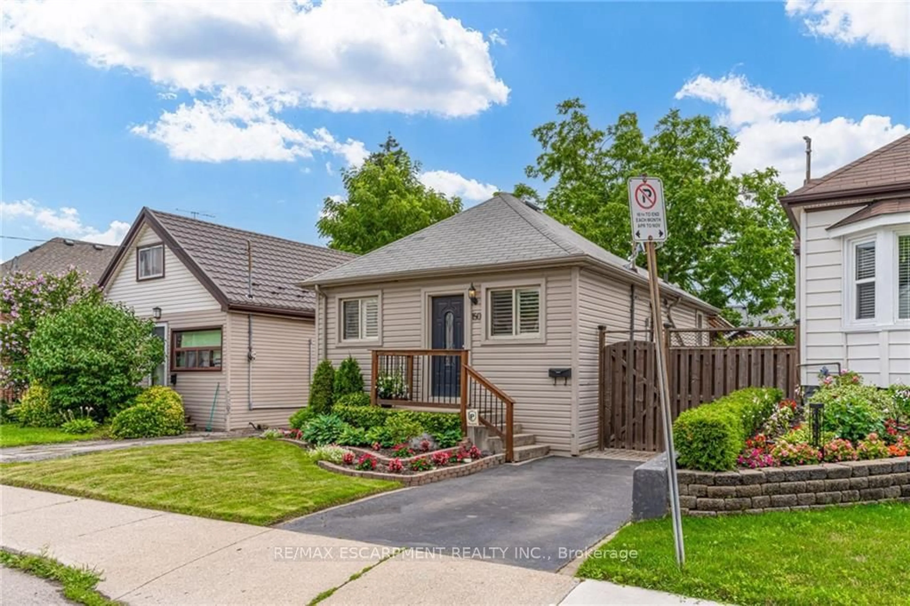 Frontside or backside of a home for 150 Tolton Ave, Hamilton Ontario L8H 5P1