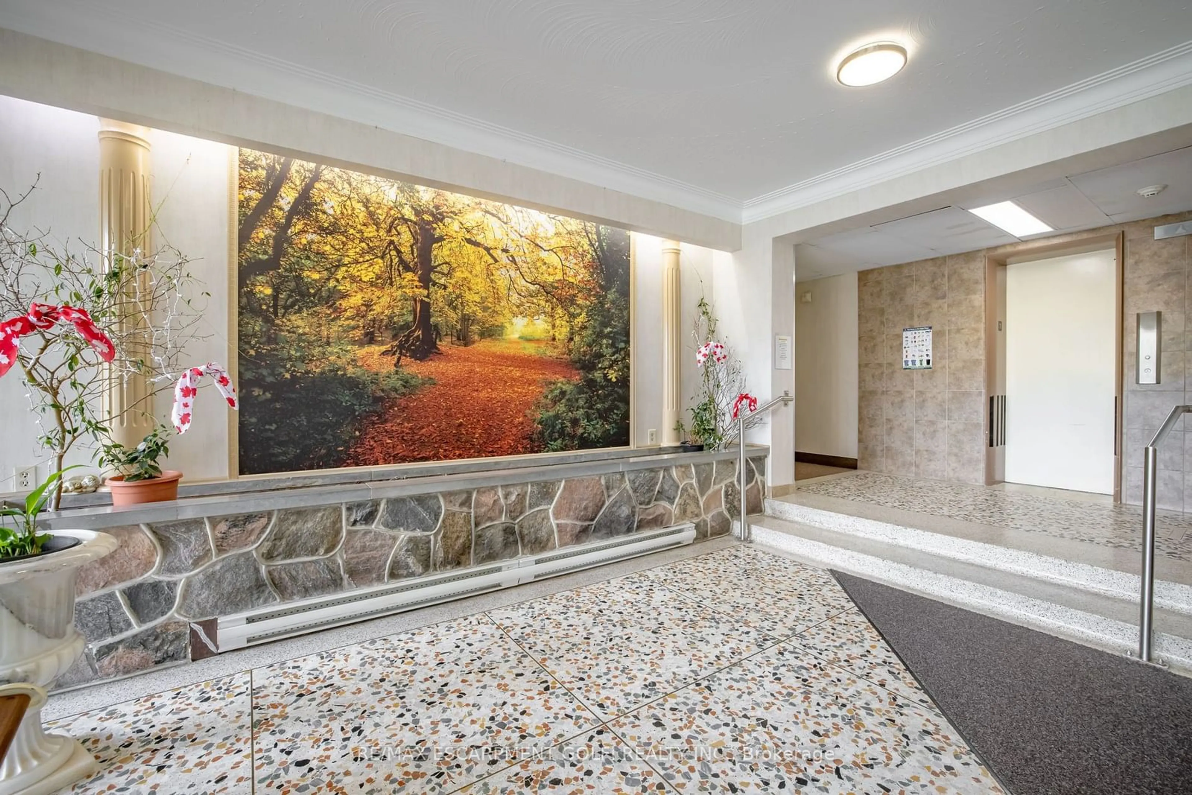 Indoor lobby for 11 Woodman Dr #405, Hamilton Ontario L8K 4E3