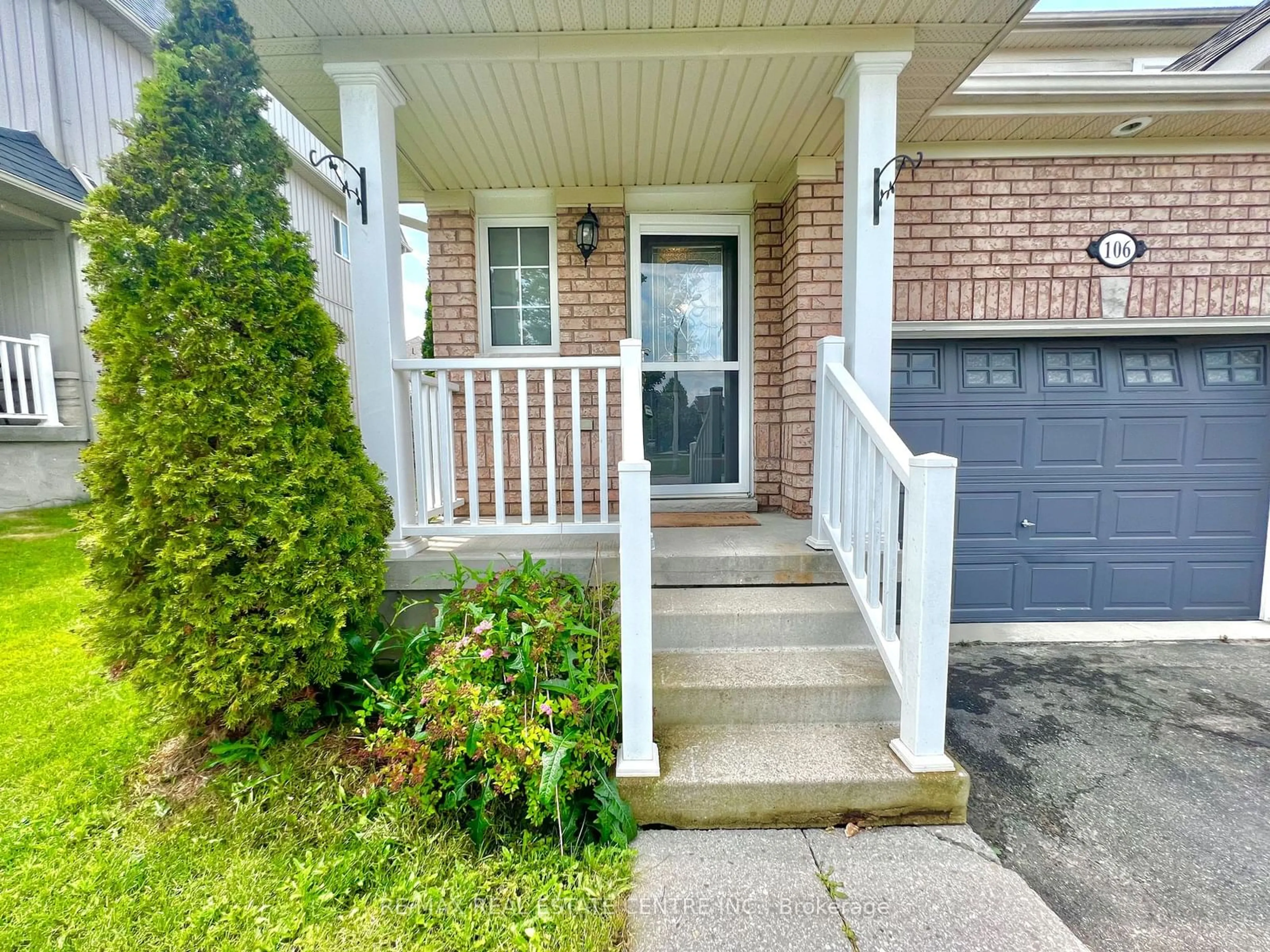 Indoor entryway for 106 Marion St, Shelburne Ontario L0N 1S2