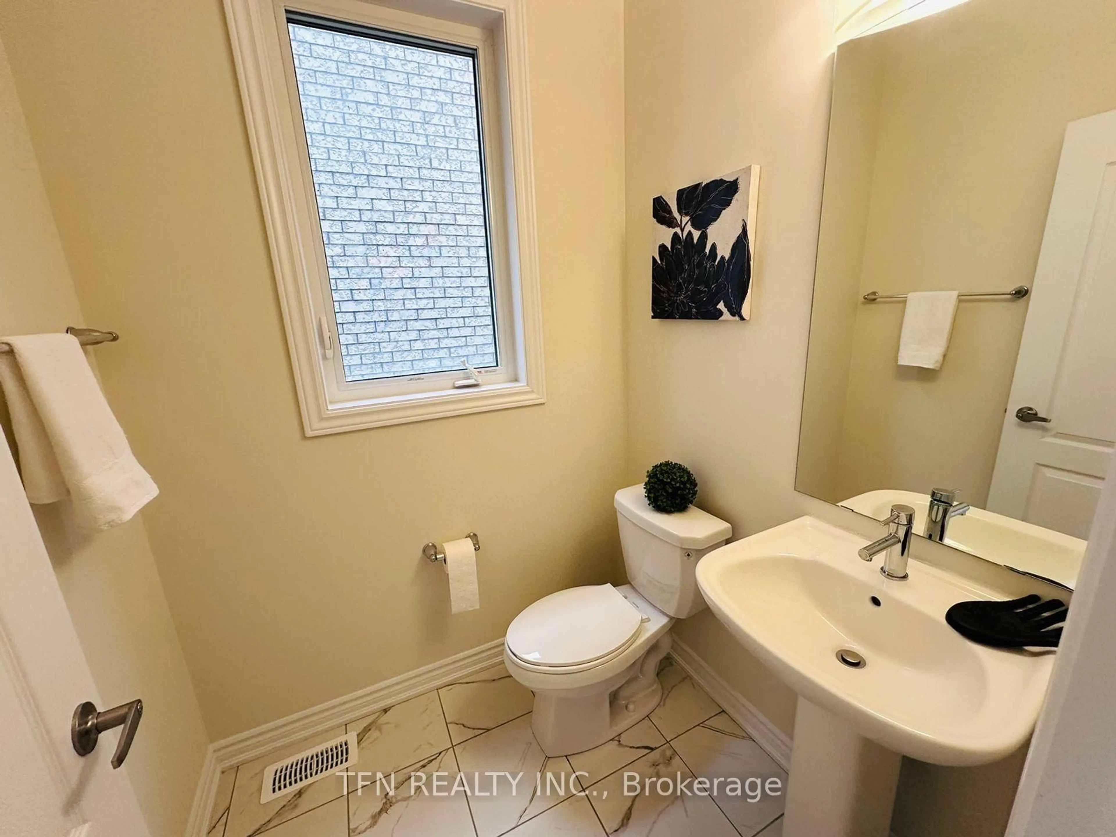 Standard bathroom for 19 Buttercream Ave, Thorold Ontario L2V 0L3