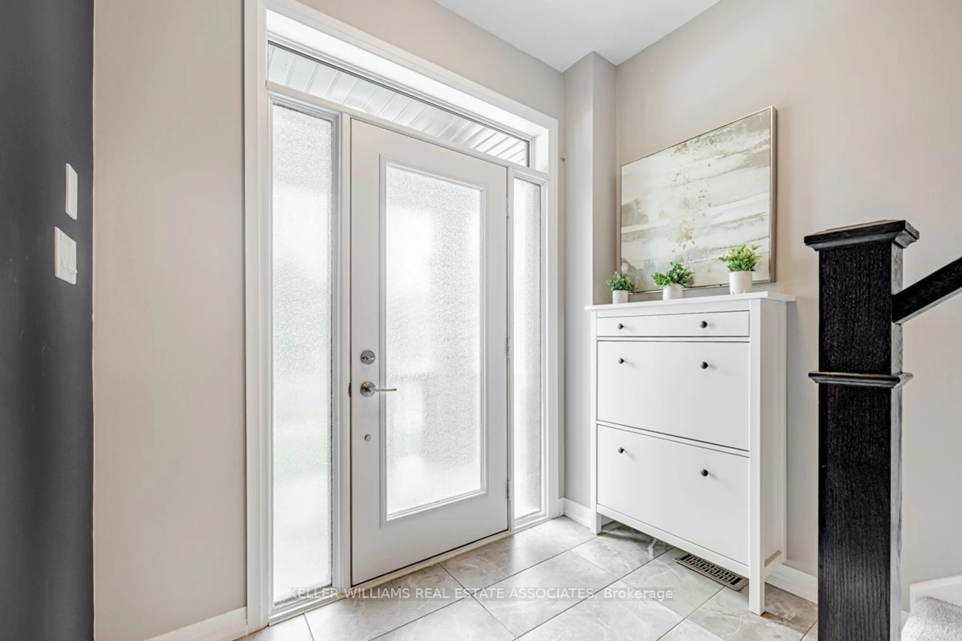 Indoor entryway for 82 Flagg Ave, Brant Ontario N3L 0J9