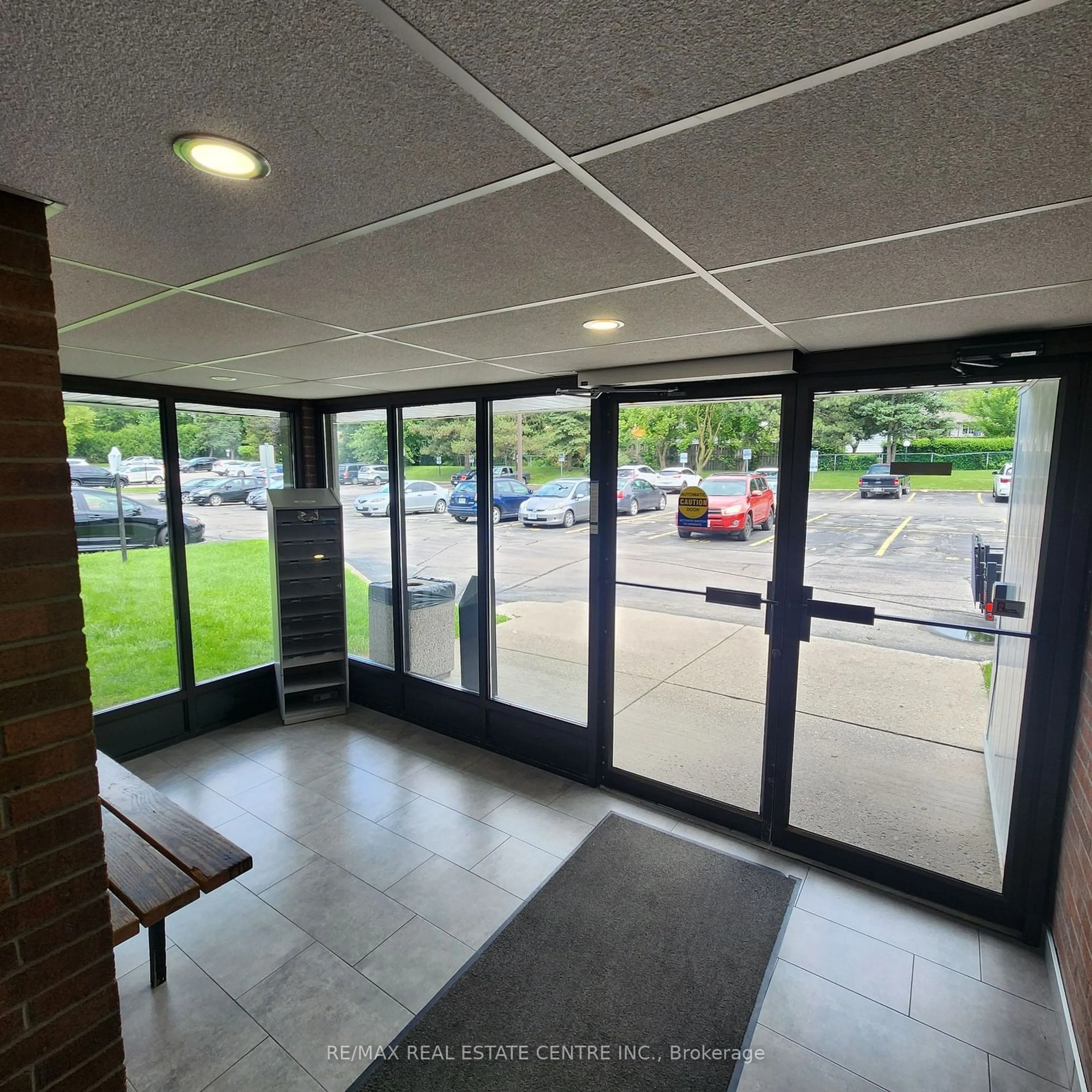 Indoor foyer for 65 Silvercreek Pkwy #307, Guelph Ontario N1H 7R9