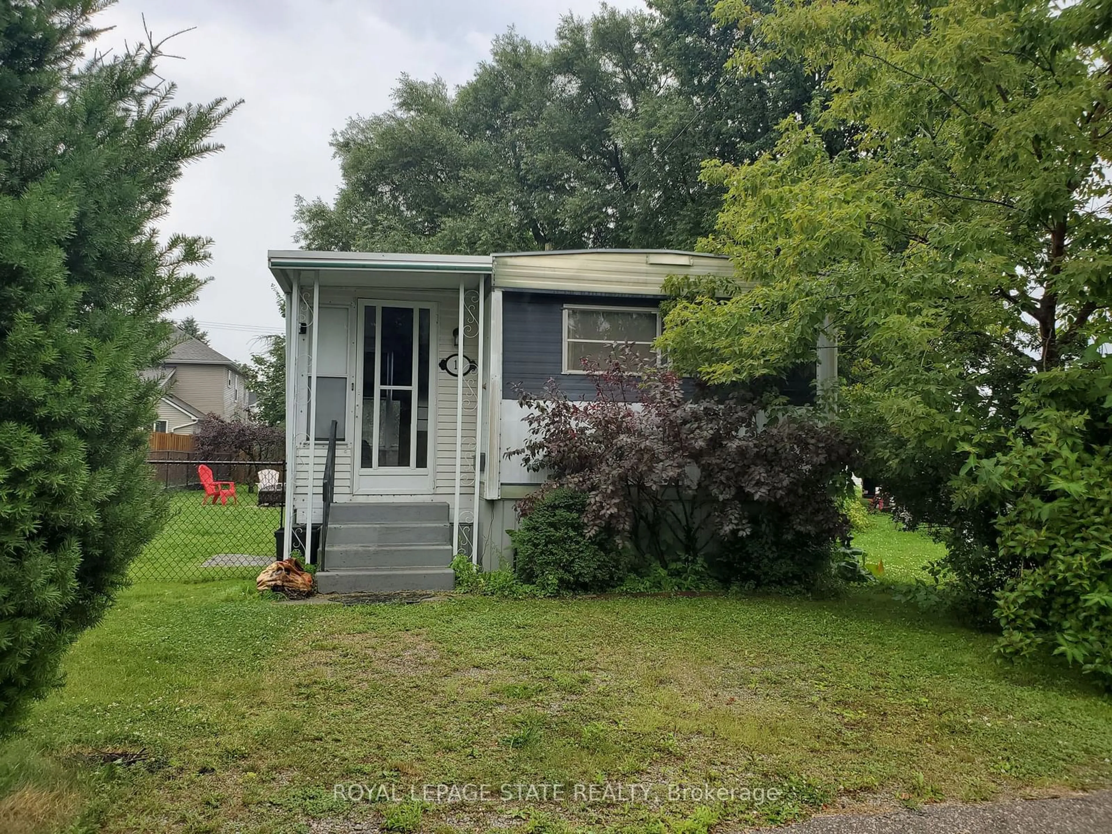 Frontside or backside of a home for 13 Clayton St, Norfolk Ontario N0A 1N7