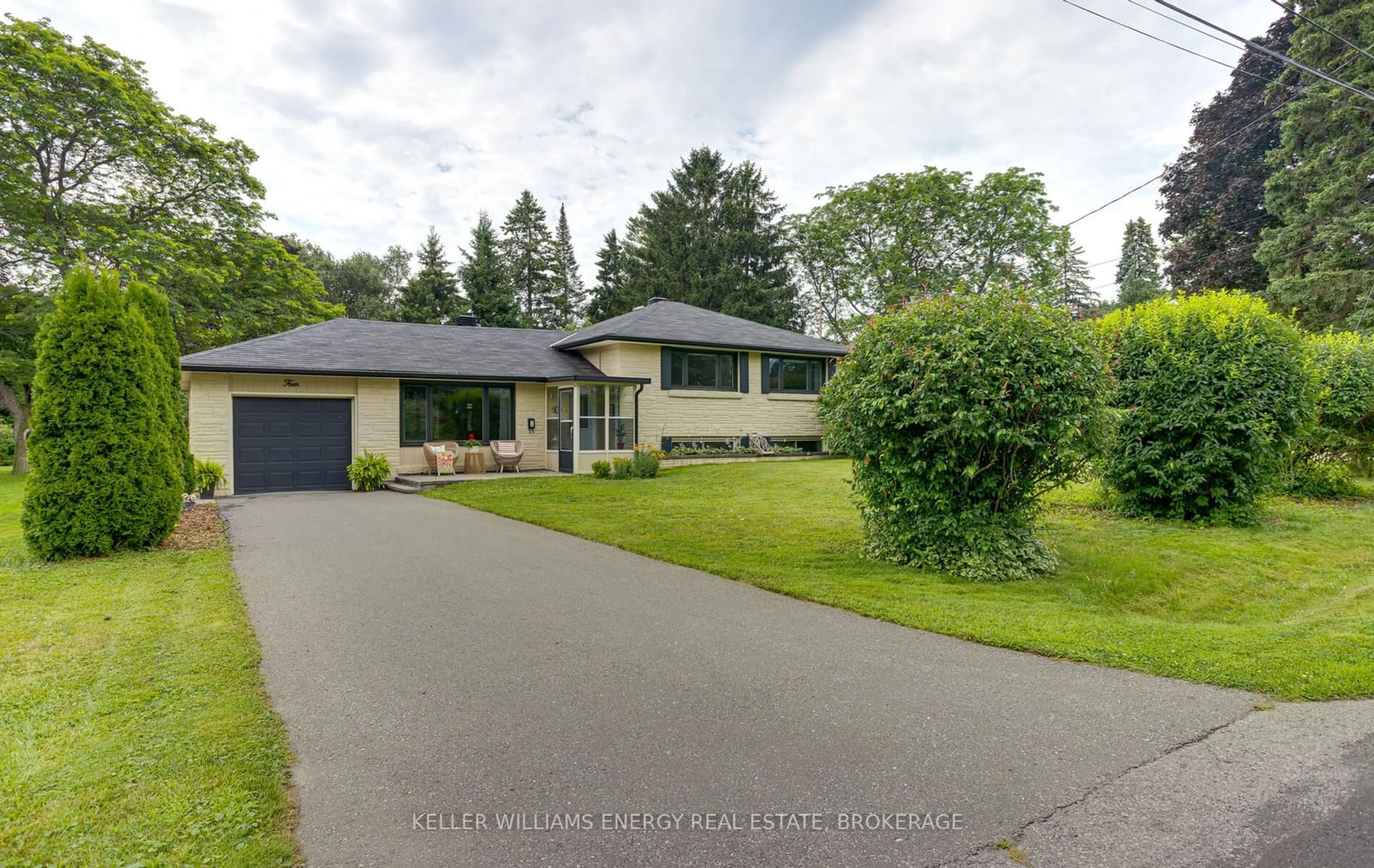 Frontside or backside of a home for 4 Acadia Dr, Cobourg Ontario K9A 1T9