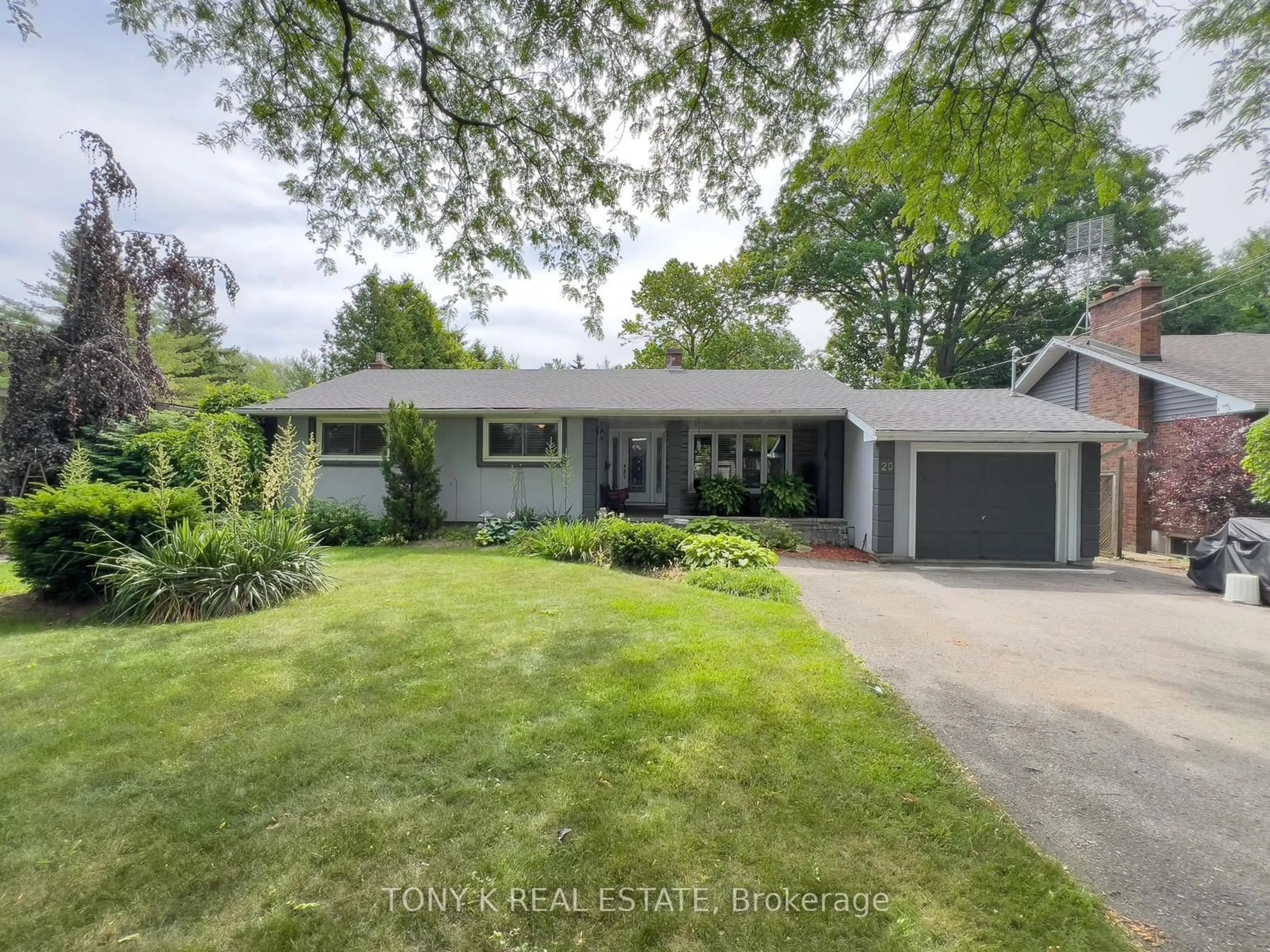 Frontside or backside of a home for 20 Spring Garden Blvd, St. Catharines Ontario L2N 3P6