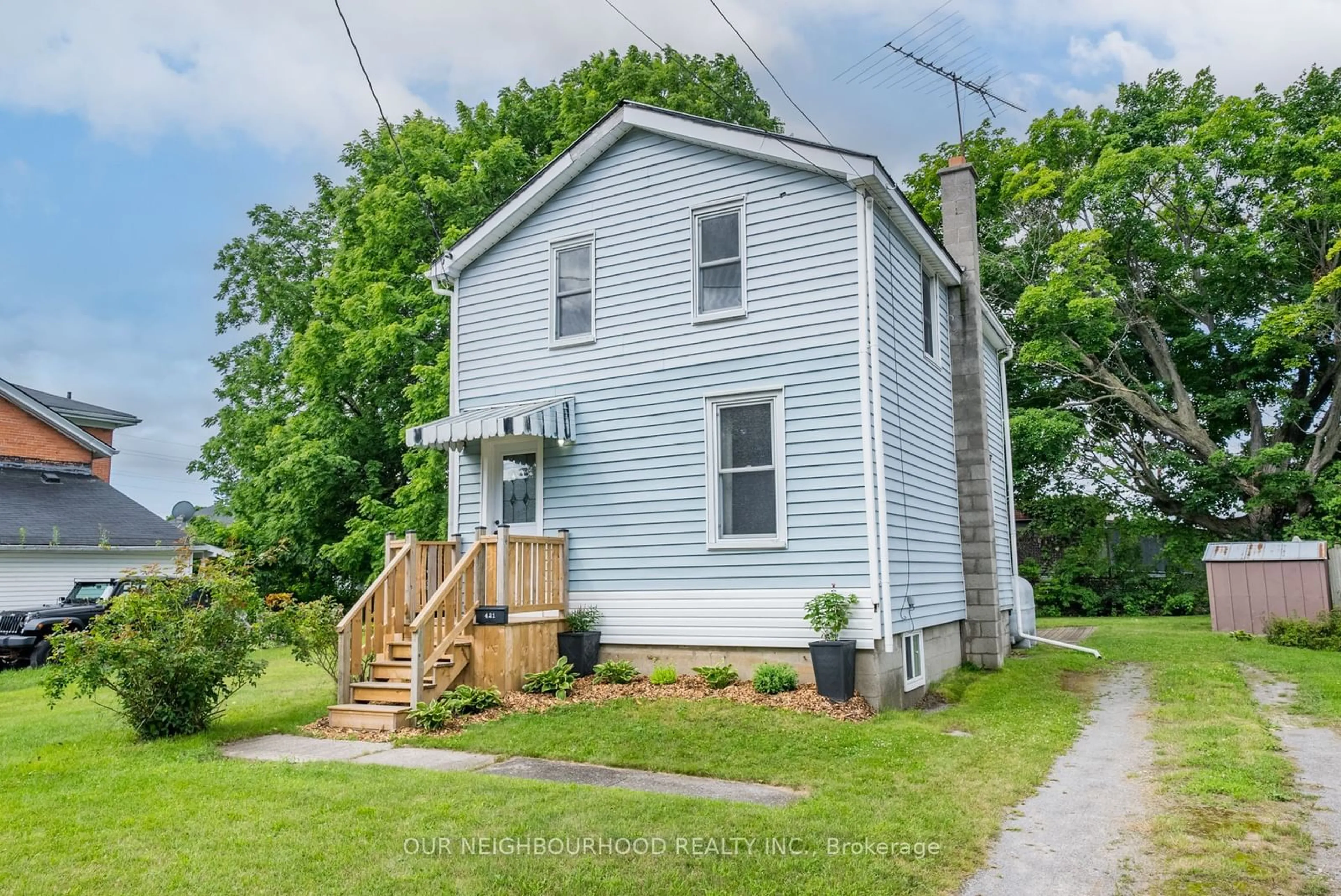 Frontside or backside of a home for 421 Roe St, Cobourg Ontario K9A 3L2