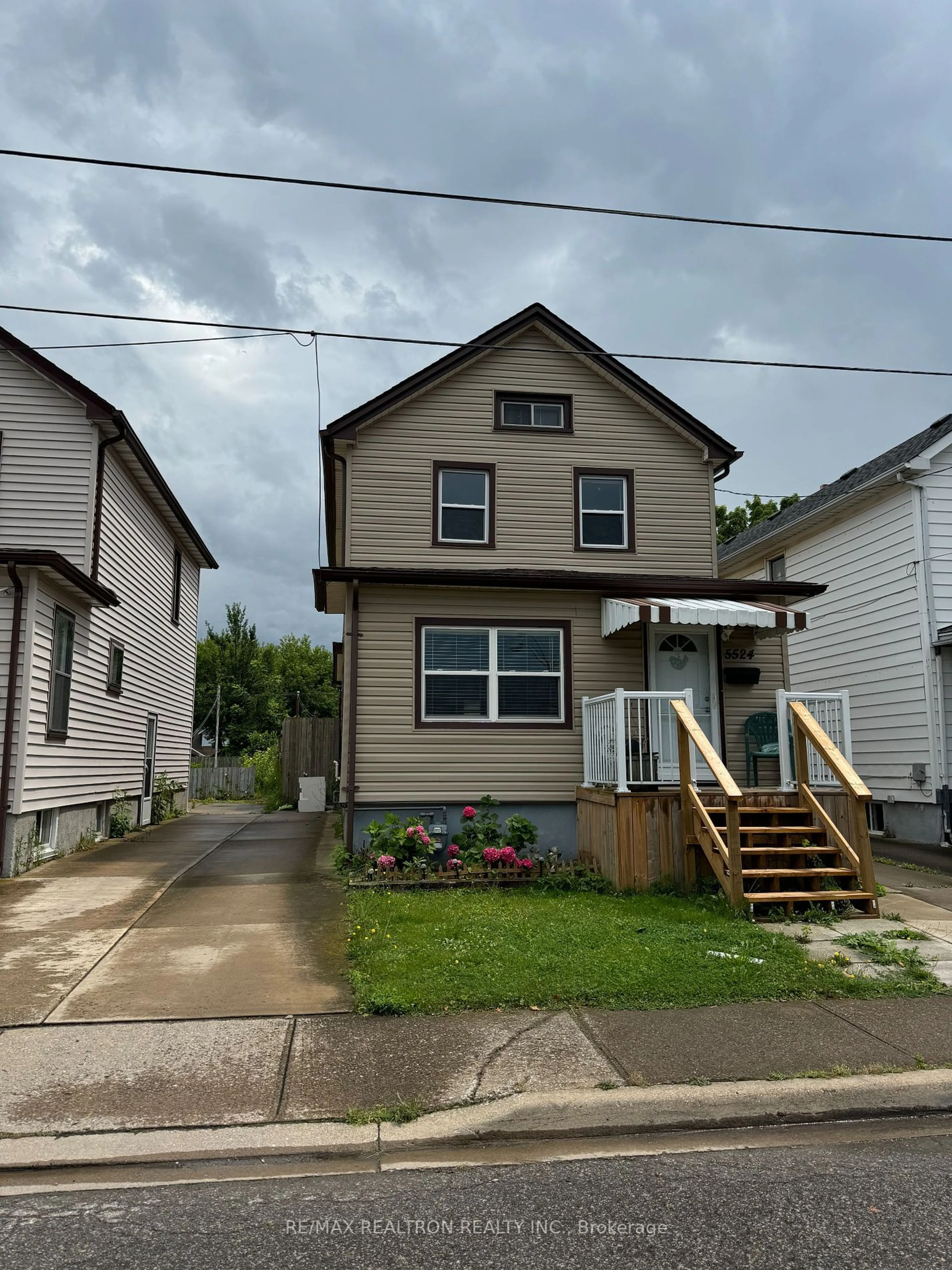 Frontside or backside of a home for 5524 Lewis Ave, Niagara Falls Ontario L2G 3R7