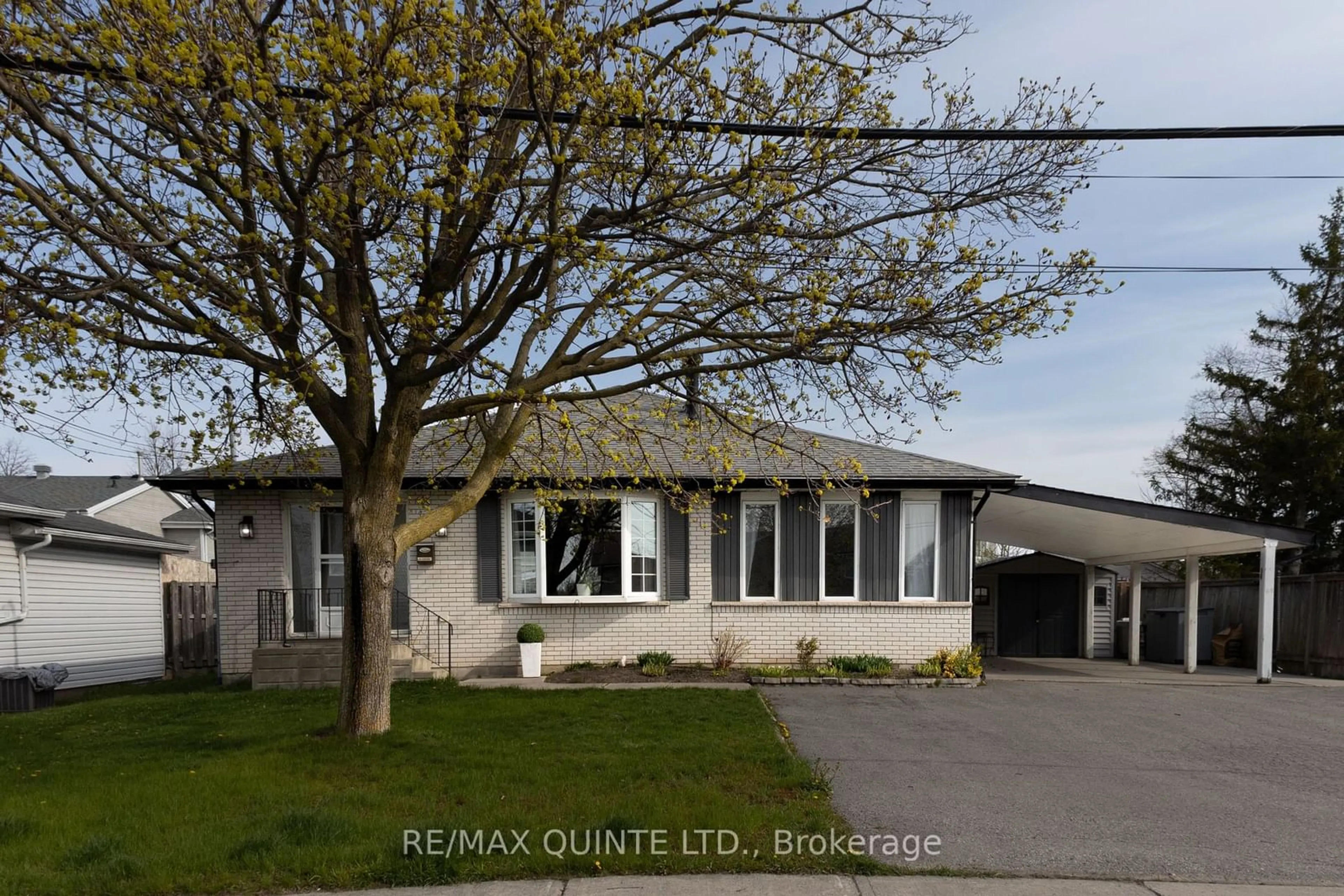 Frontside or backside of a home for 12 Byron St, Belleville Ontario K8N 2W1