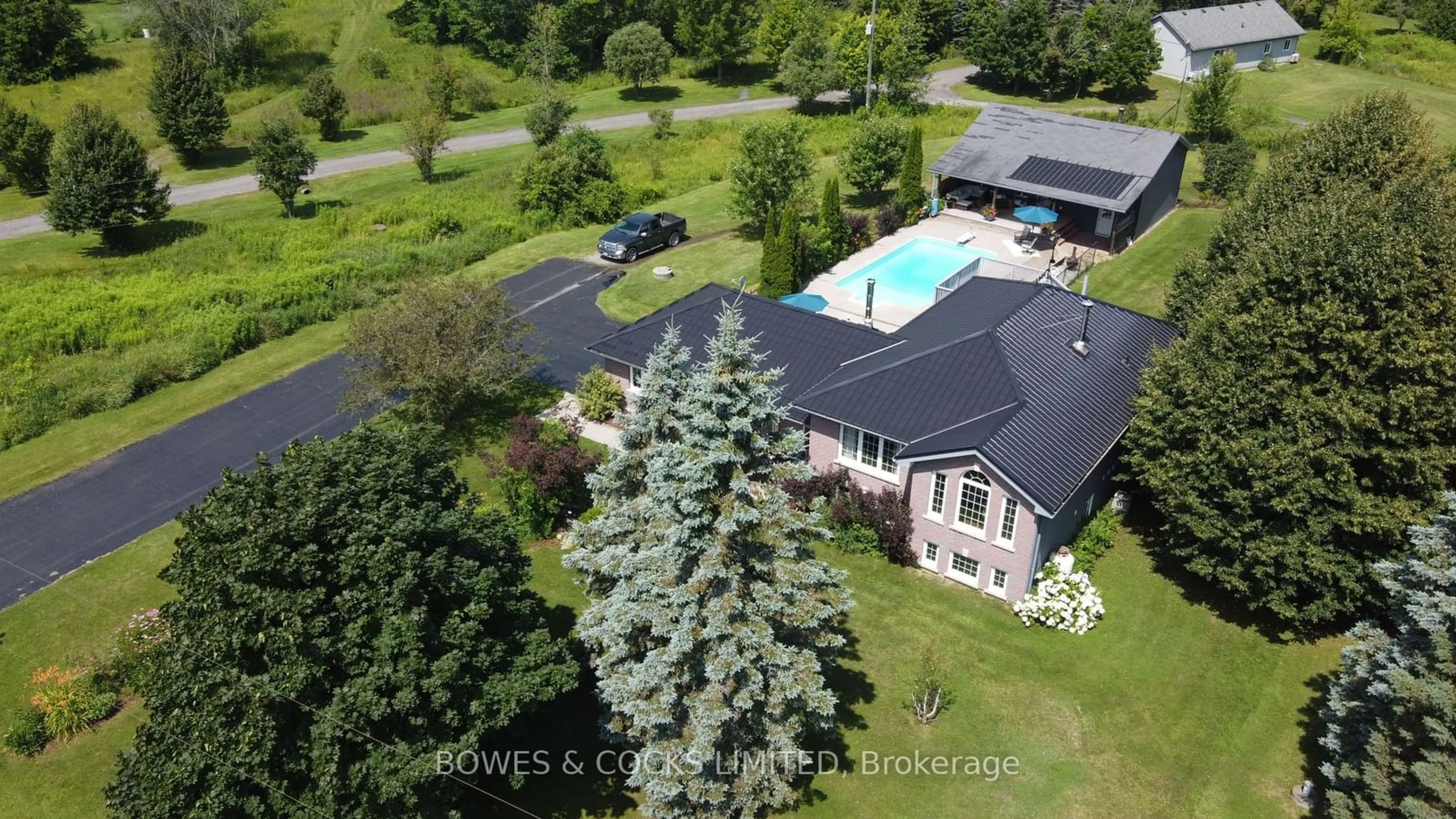 Indoor or outdoor pool for 748 English Settlement Rd, Quinte West Ontario K8V 5P7