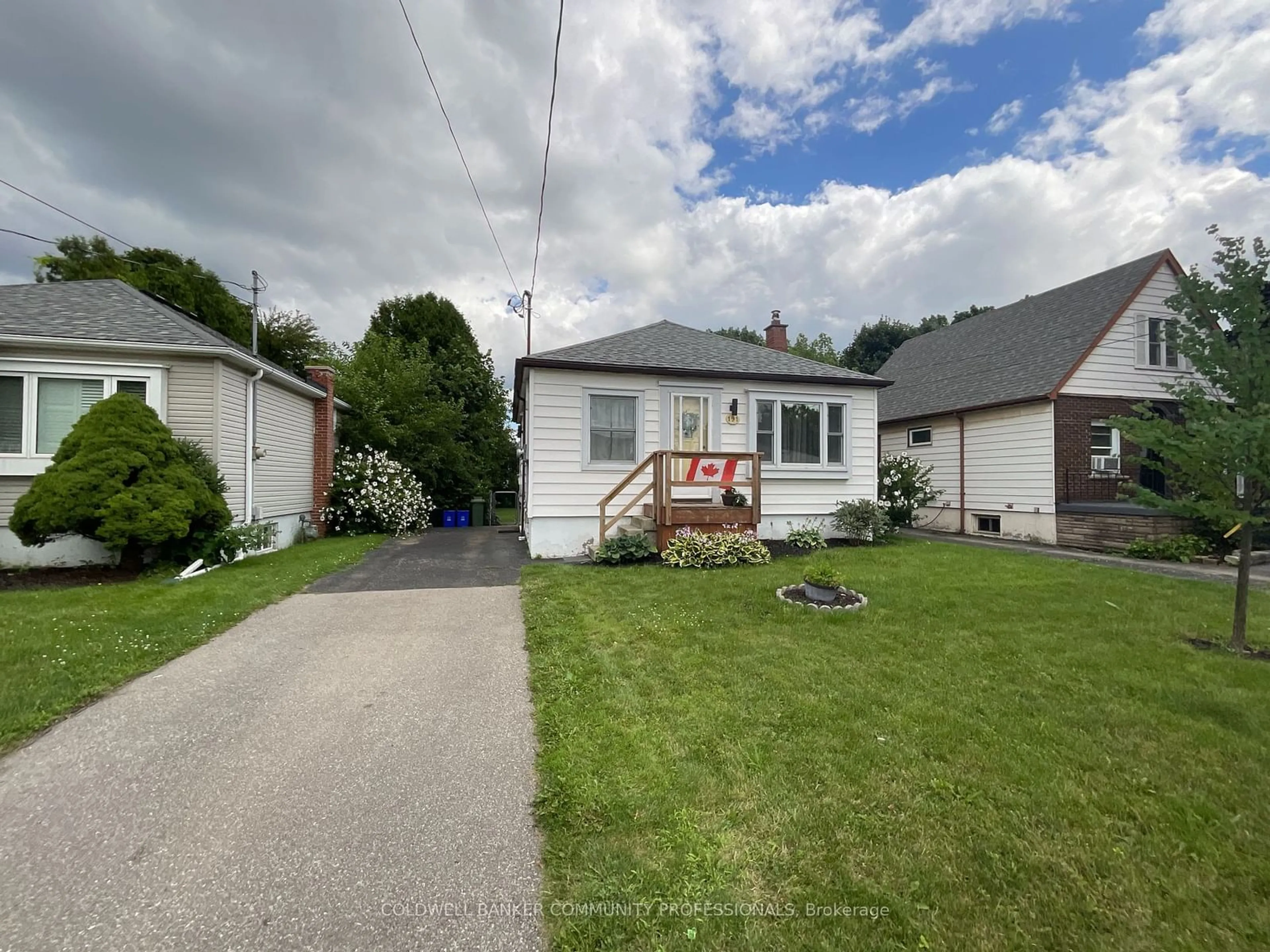 Frontside or backside of a home for 191 East 25th St, Hamilton Ontario L8V 3A4