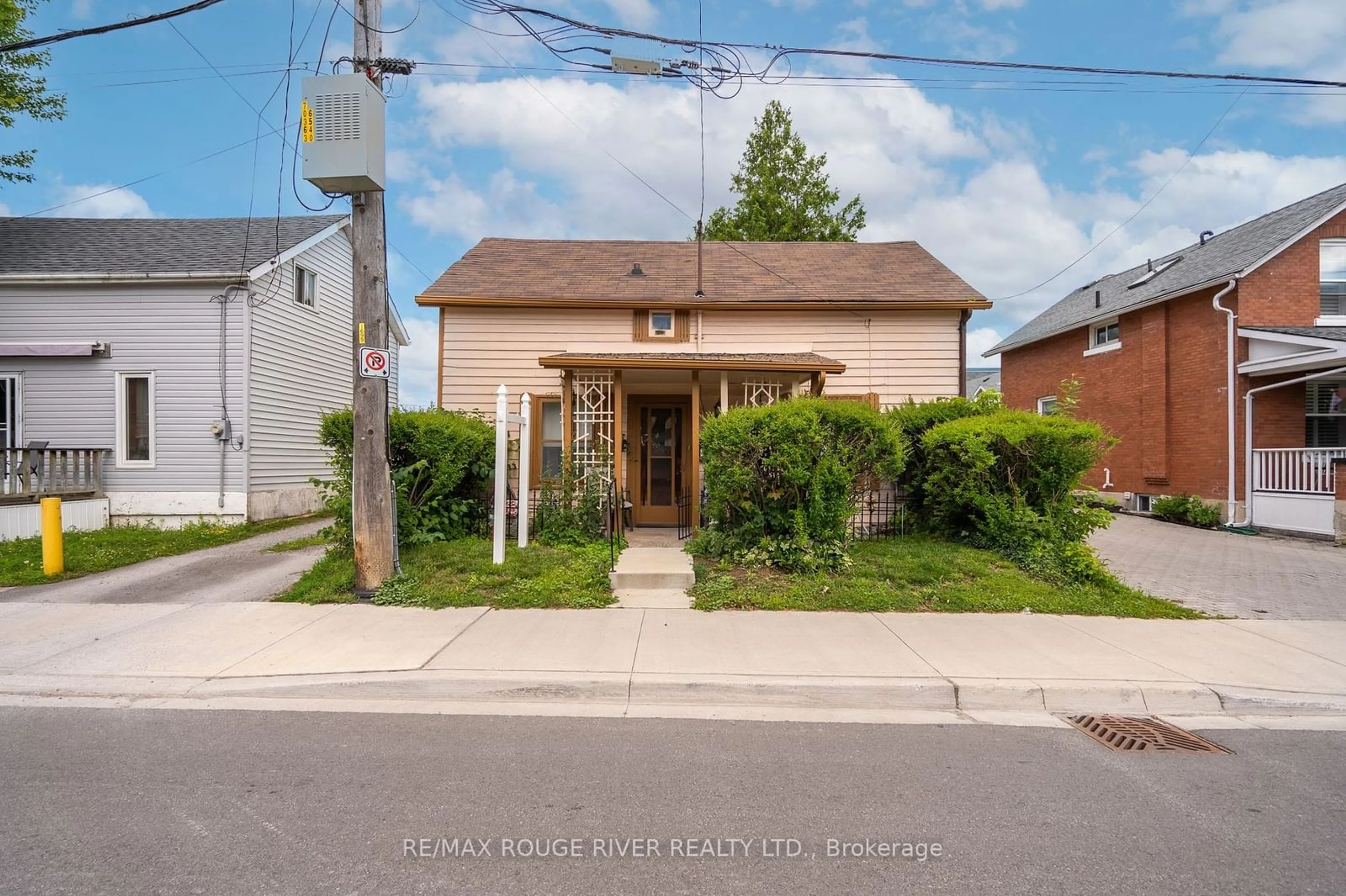 A pic from exterior of the house or condo for 90 Albert St, Cobourg Ontario K9A 2R1