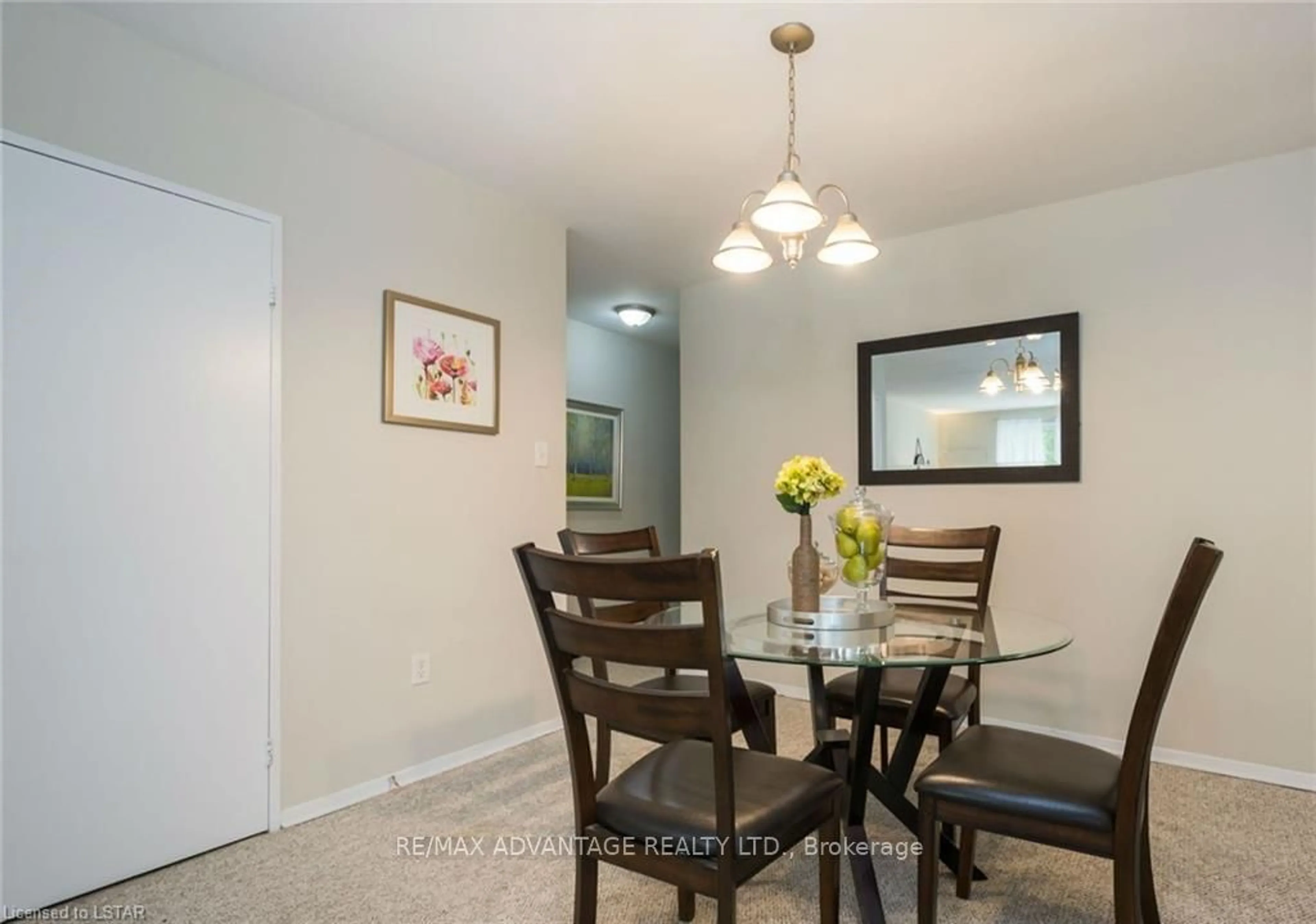 Dining room for 573 Mornington Ave #406, London Ontario N5Y 4T9