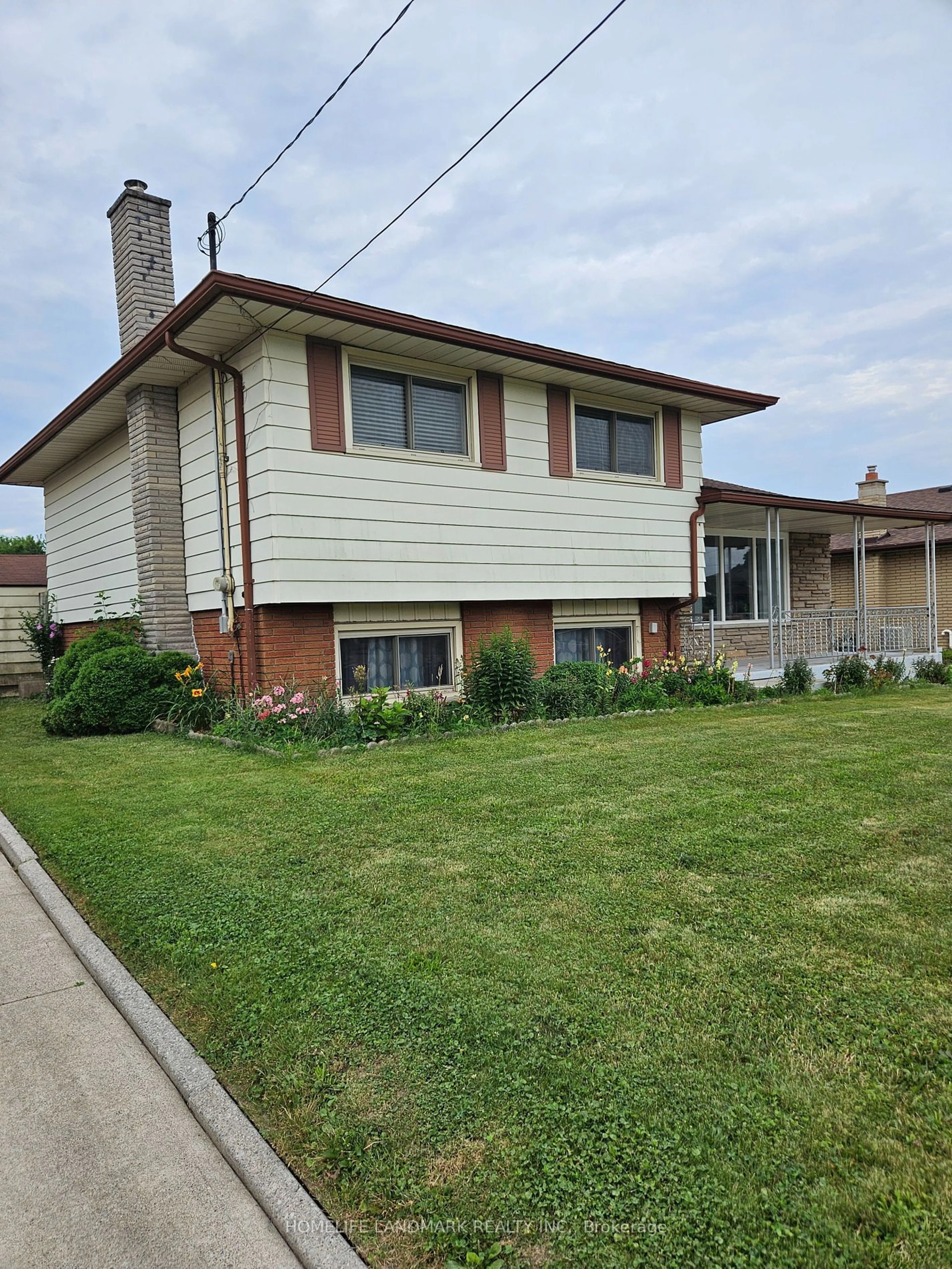 Frontside or backside of a home for 6776 Margaret St, Niagara Falls Ontario L2G 2V3