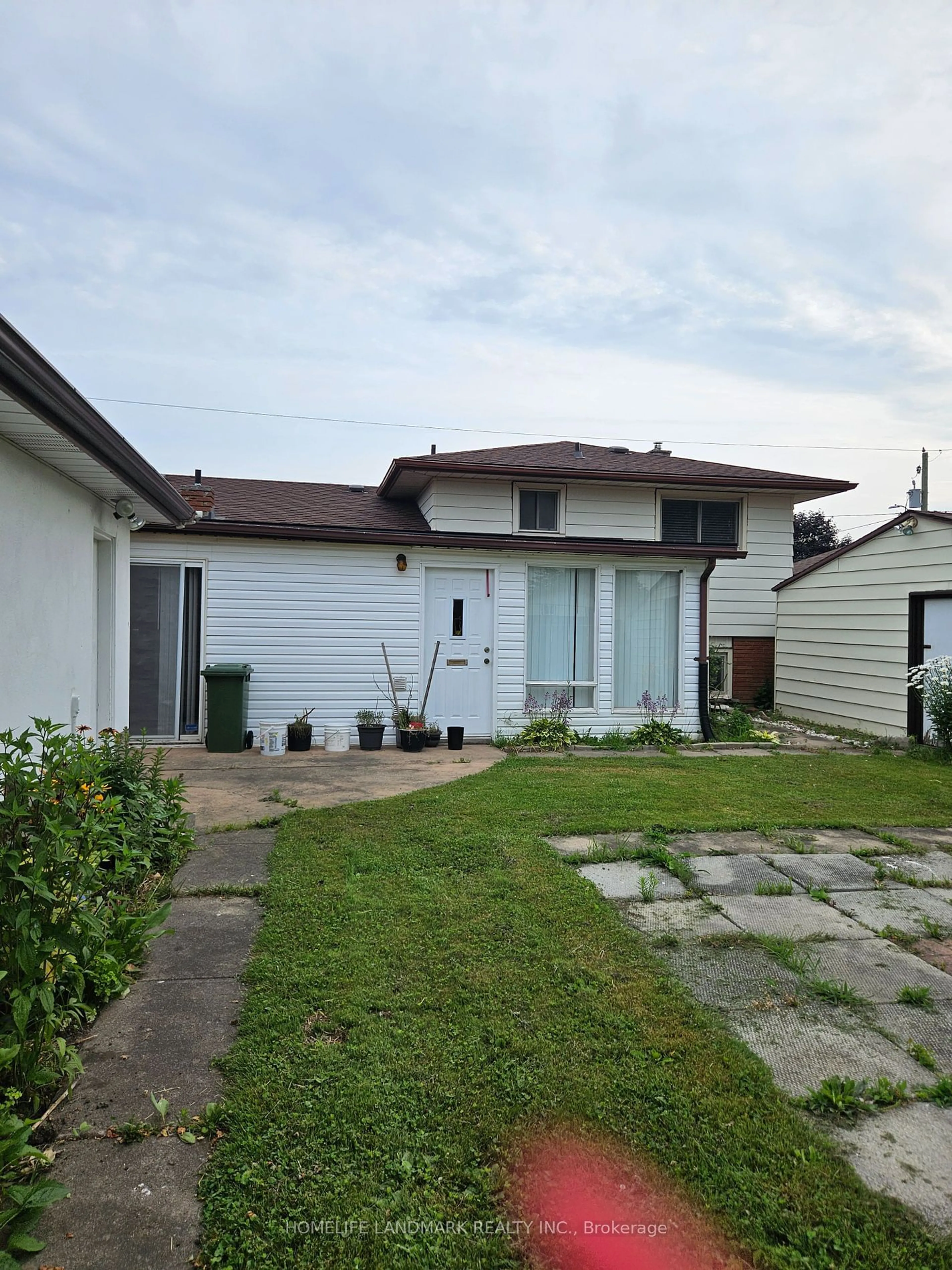 Frontside or backside of a home for 6776 Margaret St, Niagara Falls Ontario L2G 2V3