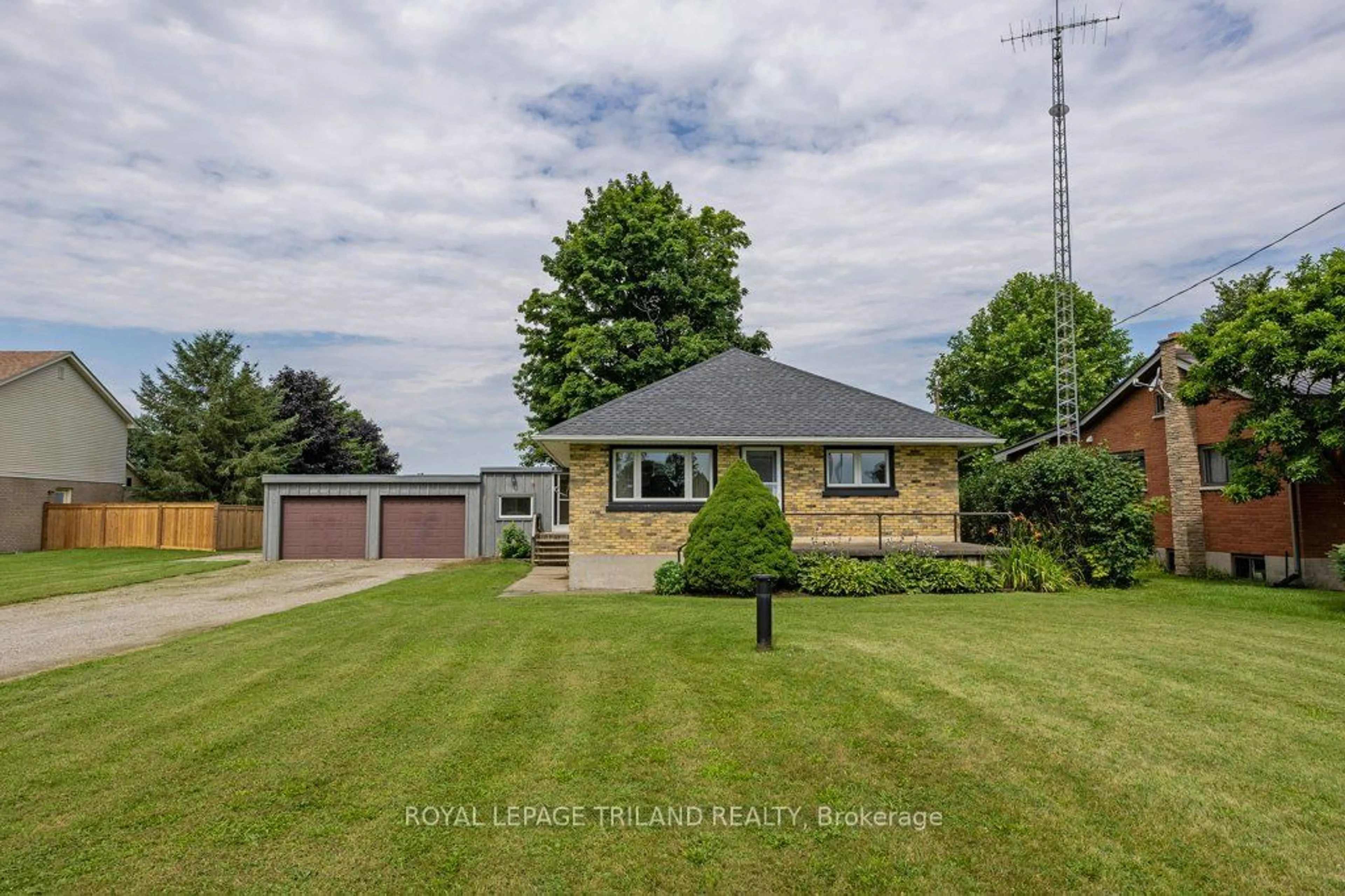 Frontside or backside of a home for 7889 FAIRVIEW Rd, Central Elgin Ontario N5P 3S8