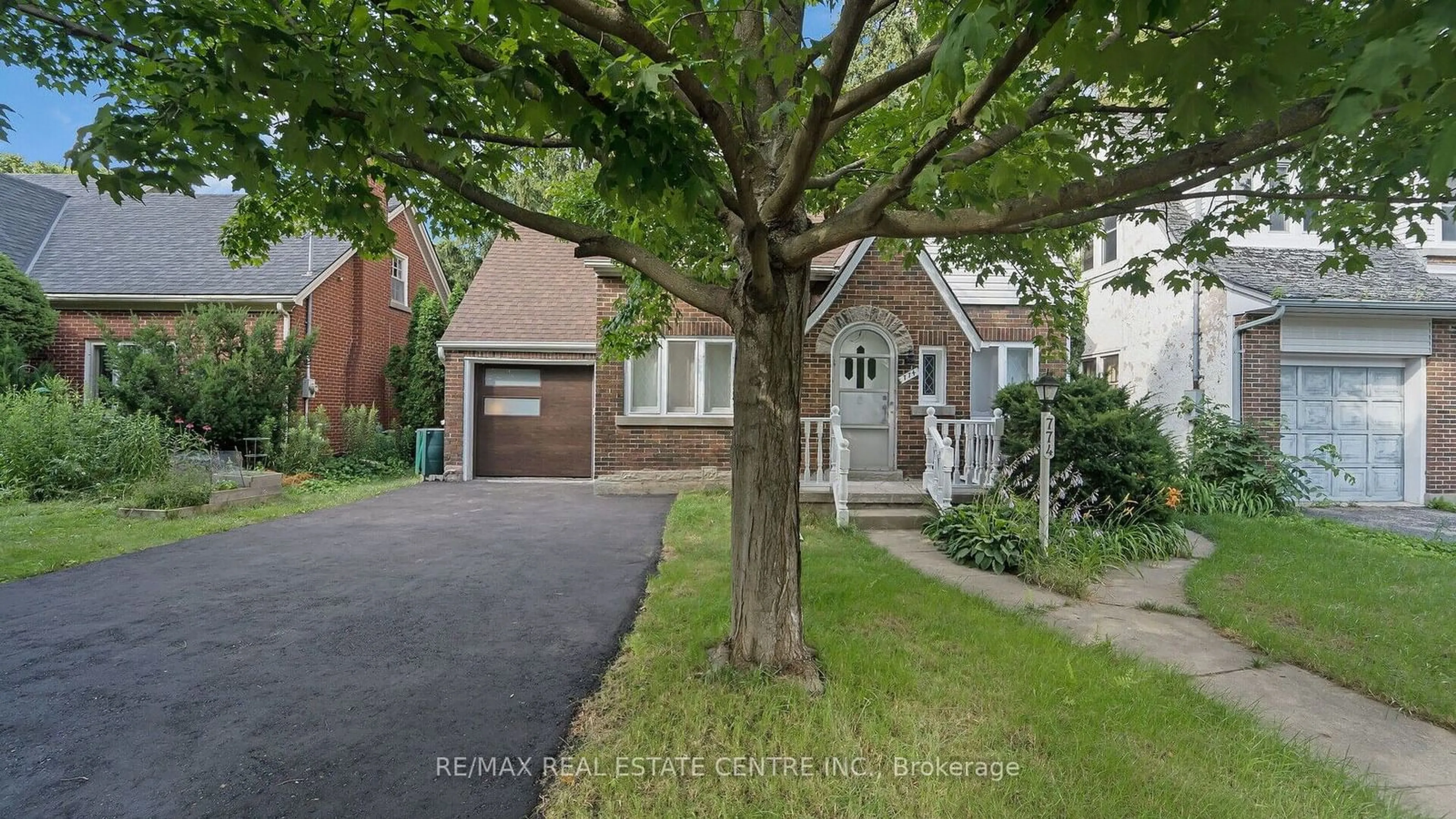 Frontside or backside of a home for 774 Belmont Ave, Kitchener Ontario N2M 1P4