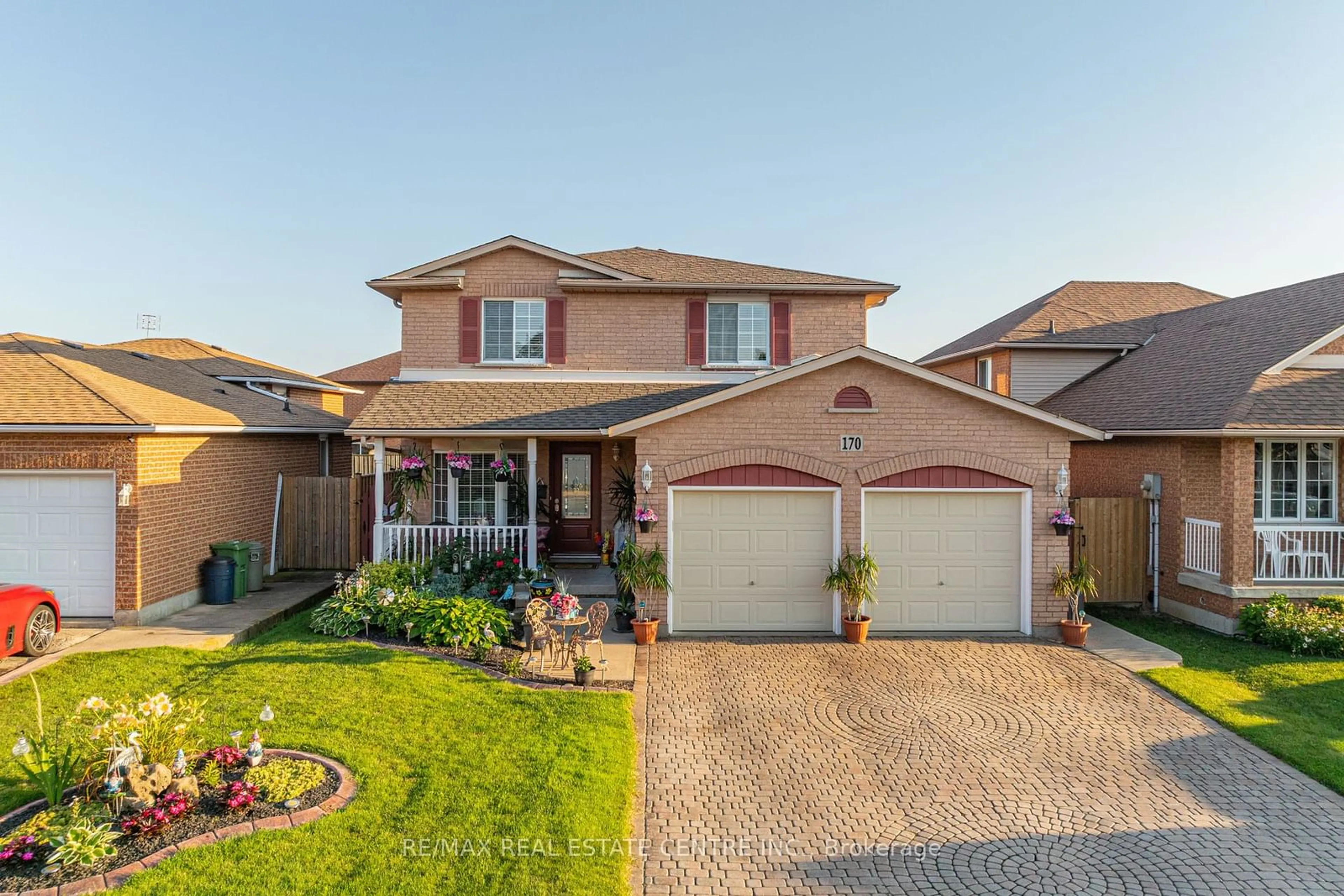 Frontside or backside of a home for 170 Benvenuto Cres, Hamilton Ontario L9B 2J9