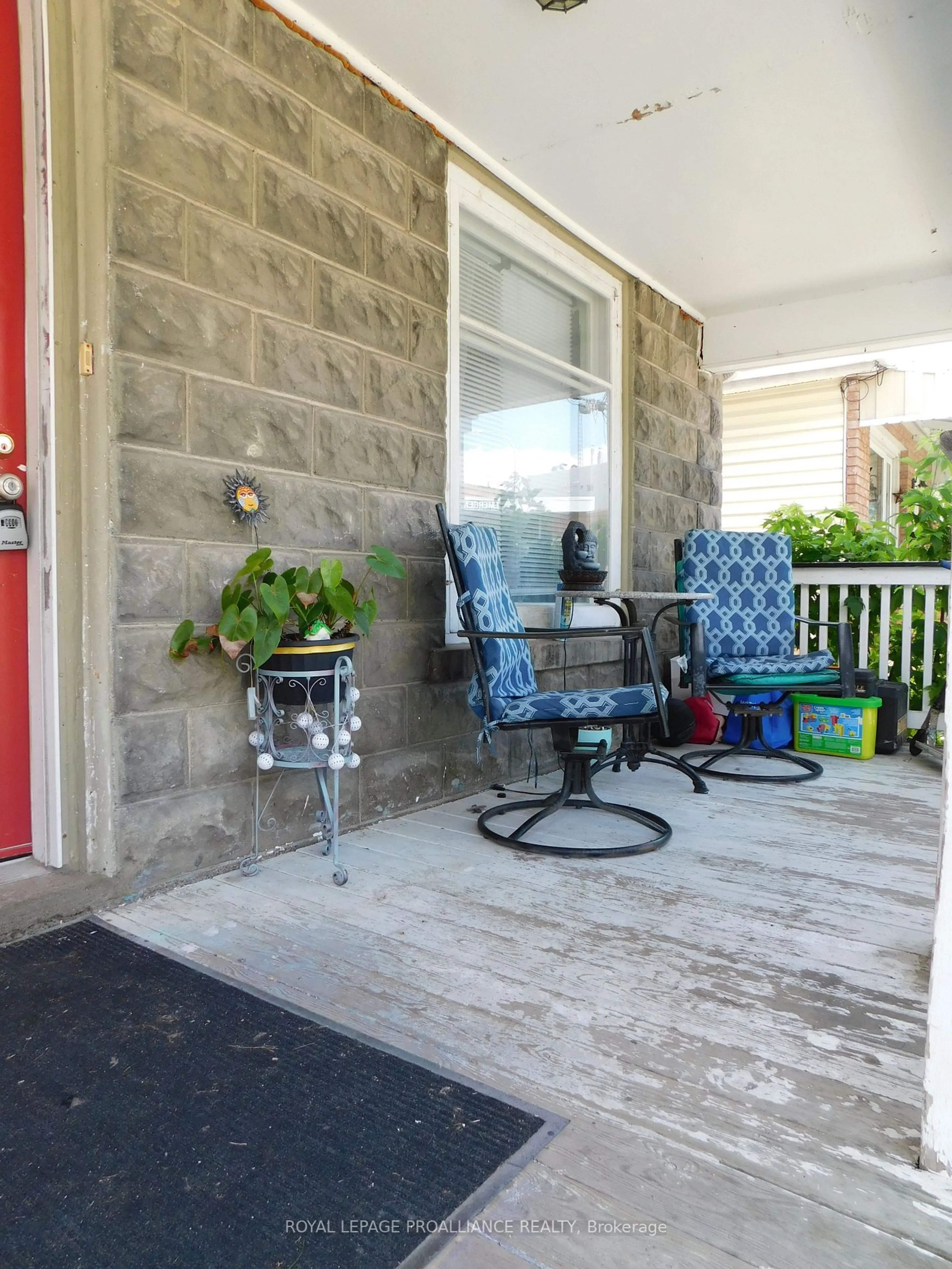 Patio for 133 Spring St, Quinte West Ontario K8V 3Z3